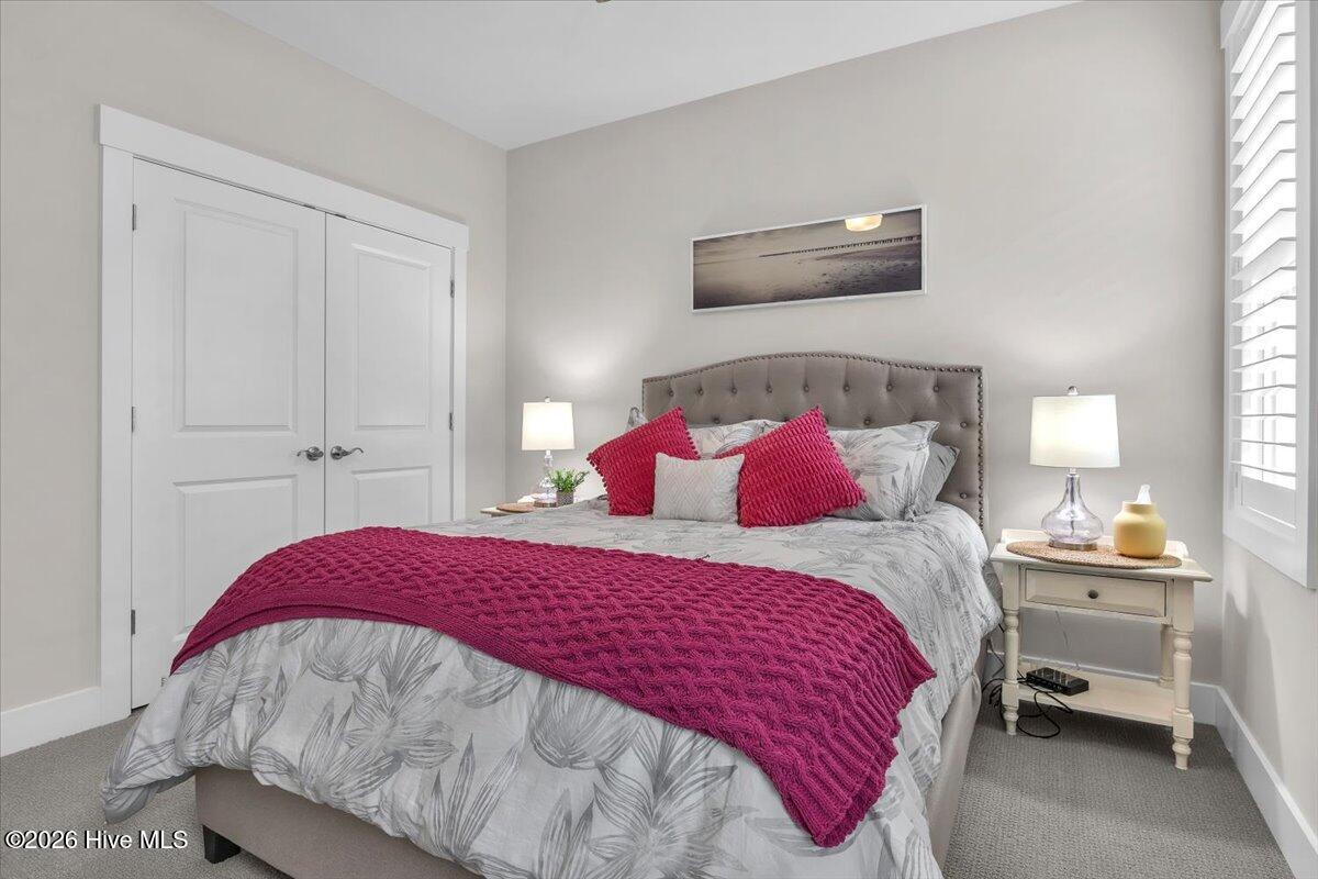 100558709 | Photo 63