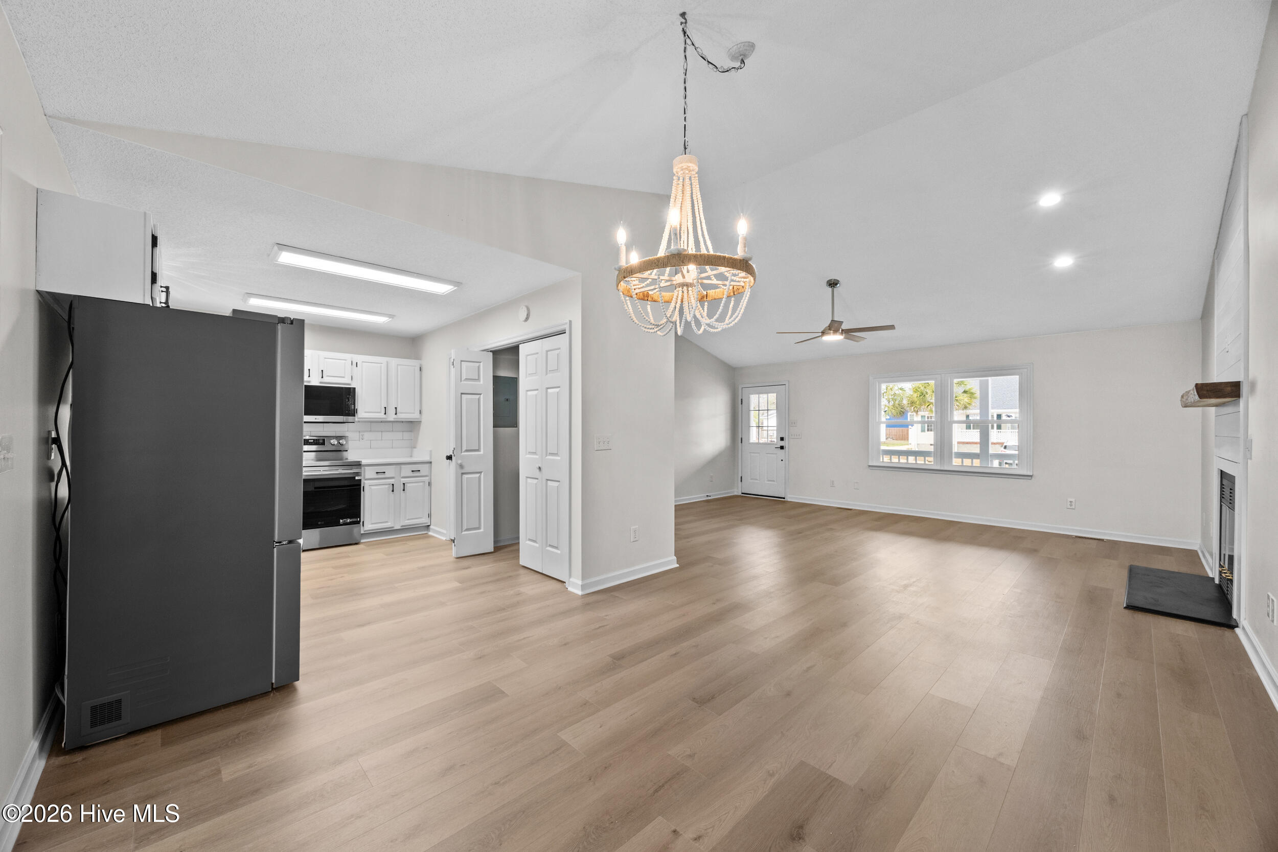 100559146 | Photo 20