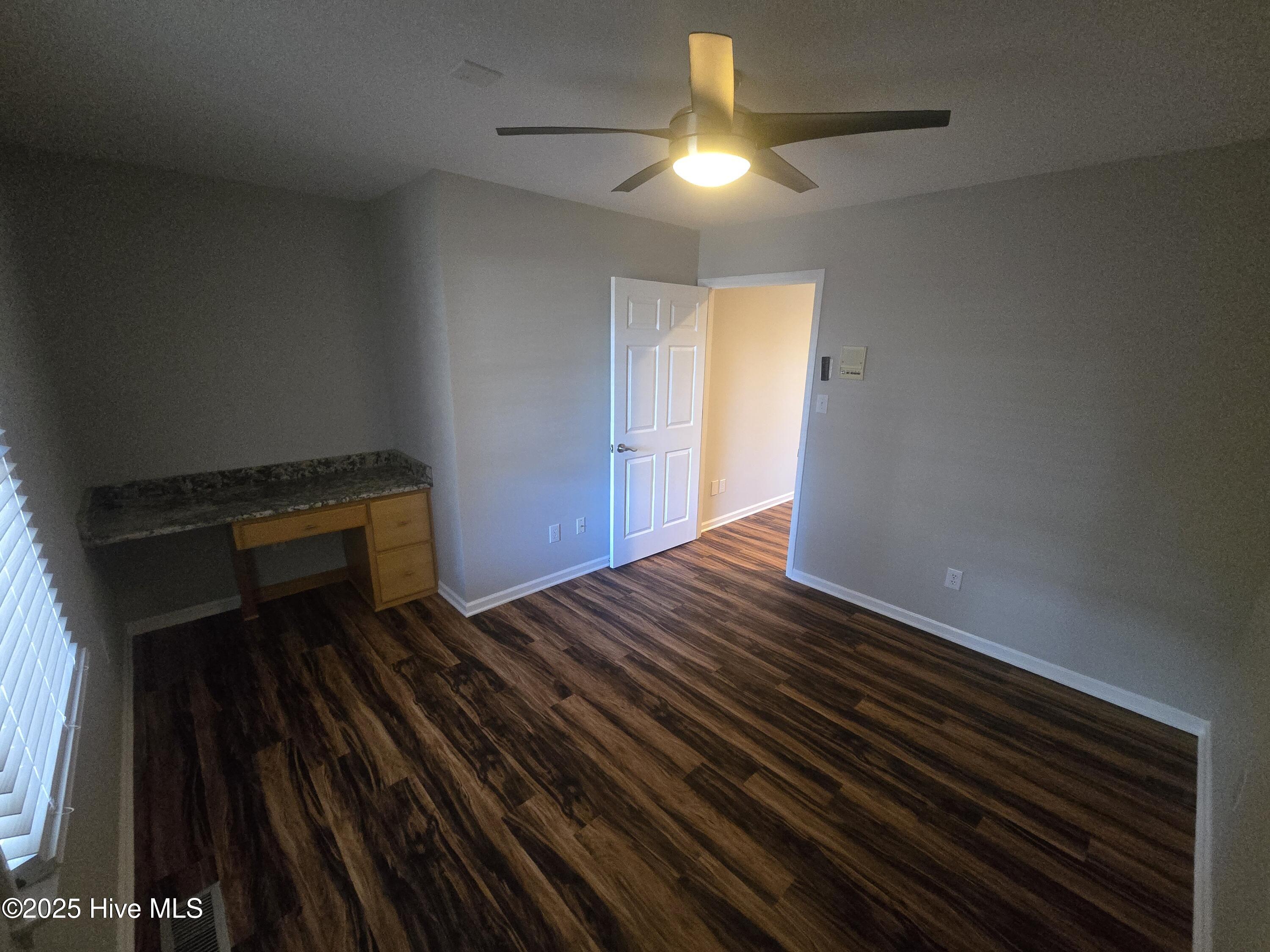 100542844 | Photo 11