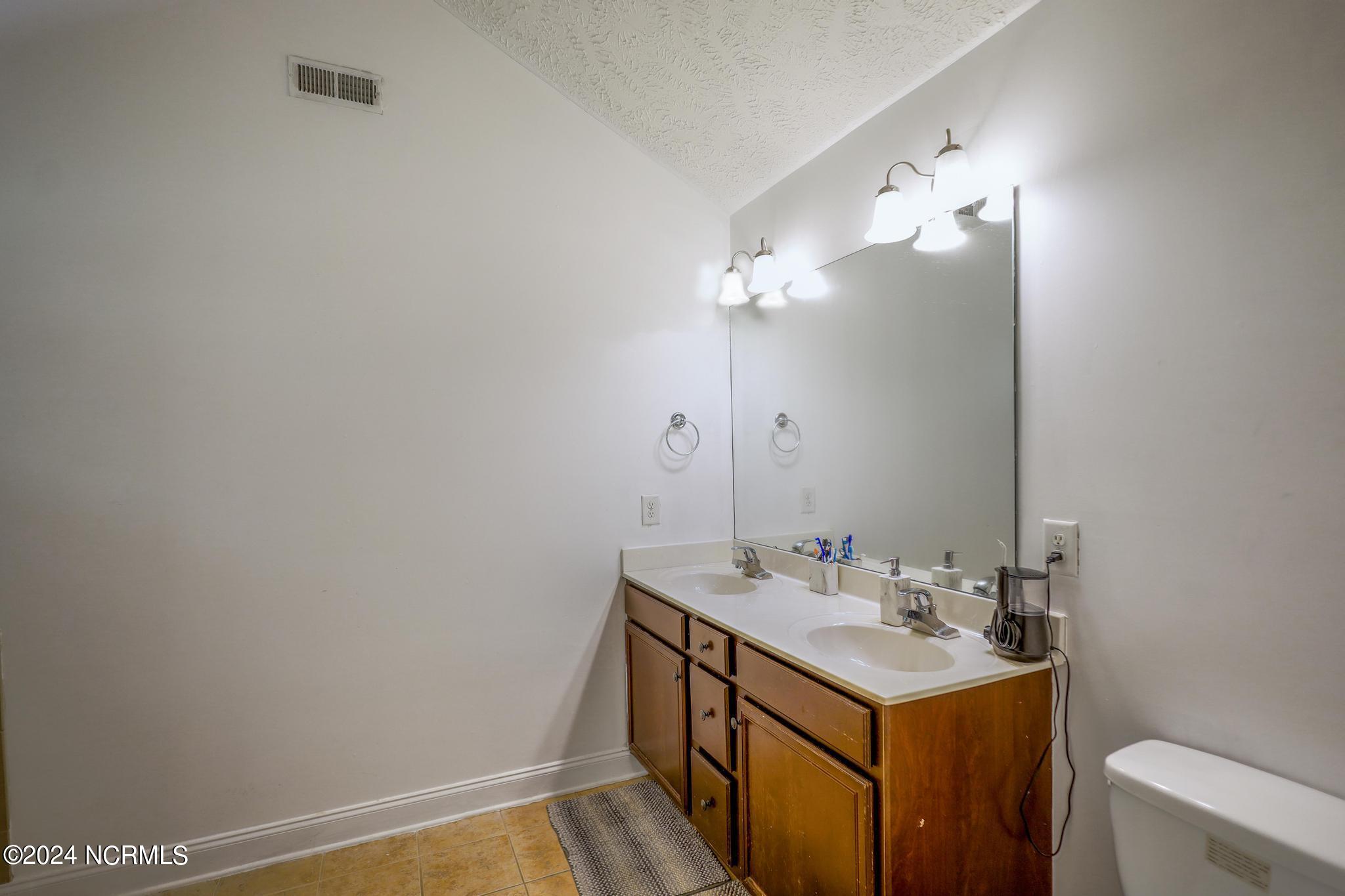 C3114B00-DBDE-433D-88CE-8E0F0FD4ACBE