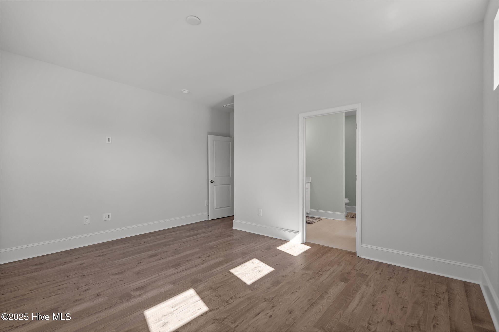 100554205 | Photo 22