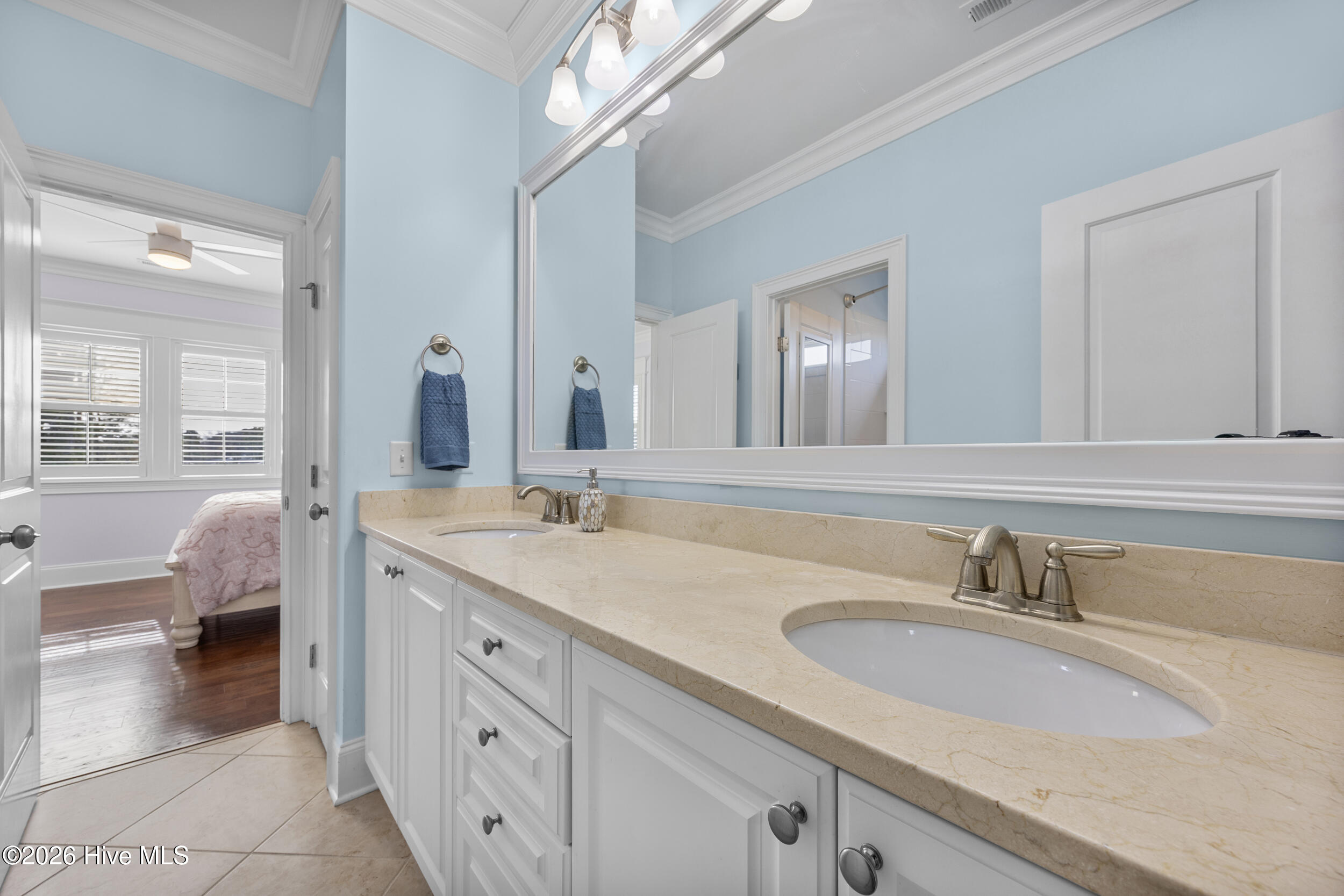 100549374 | Photo 45