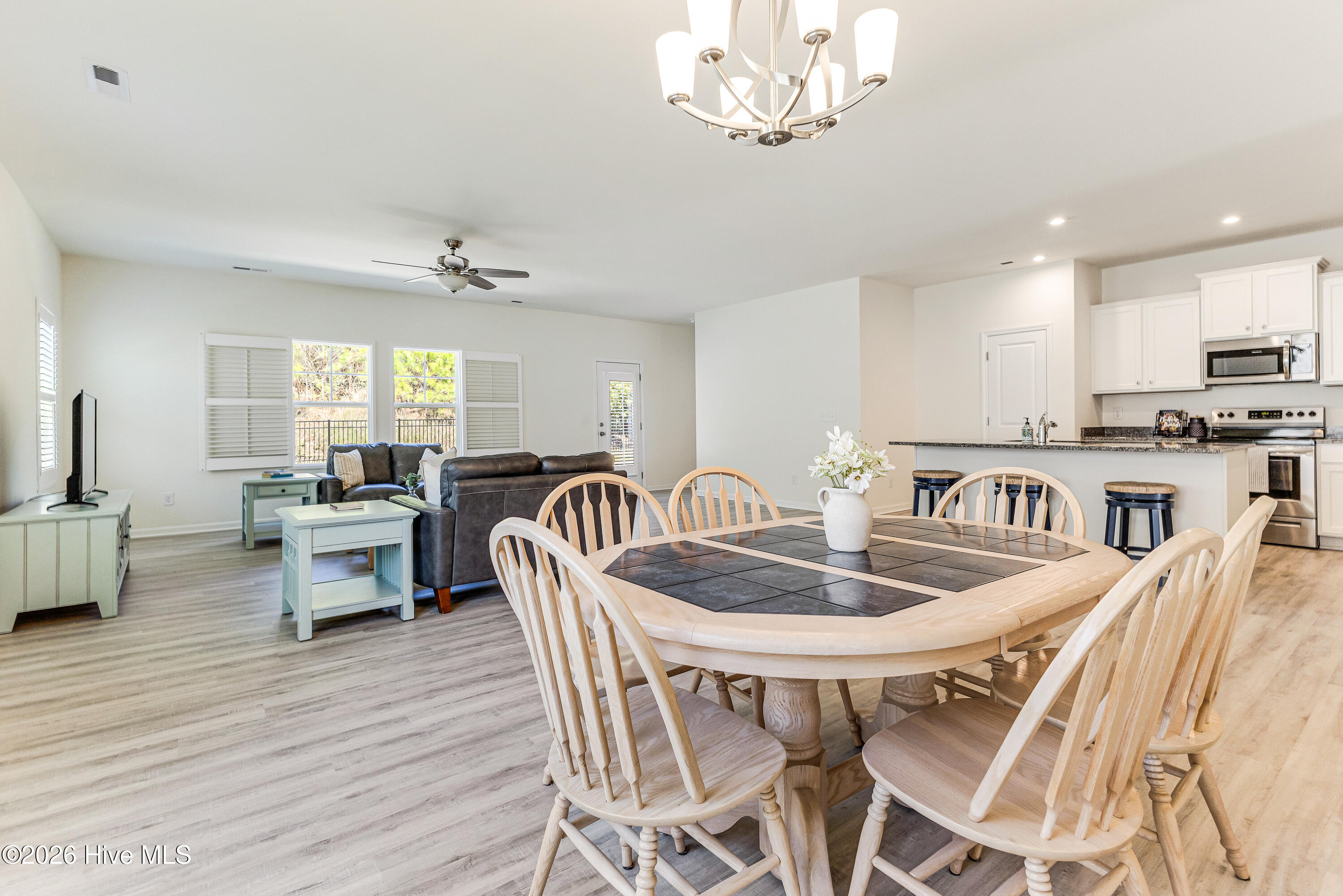 100562750 | Photo 16