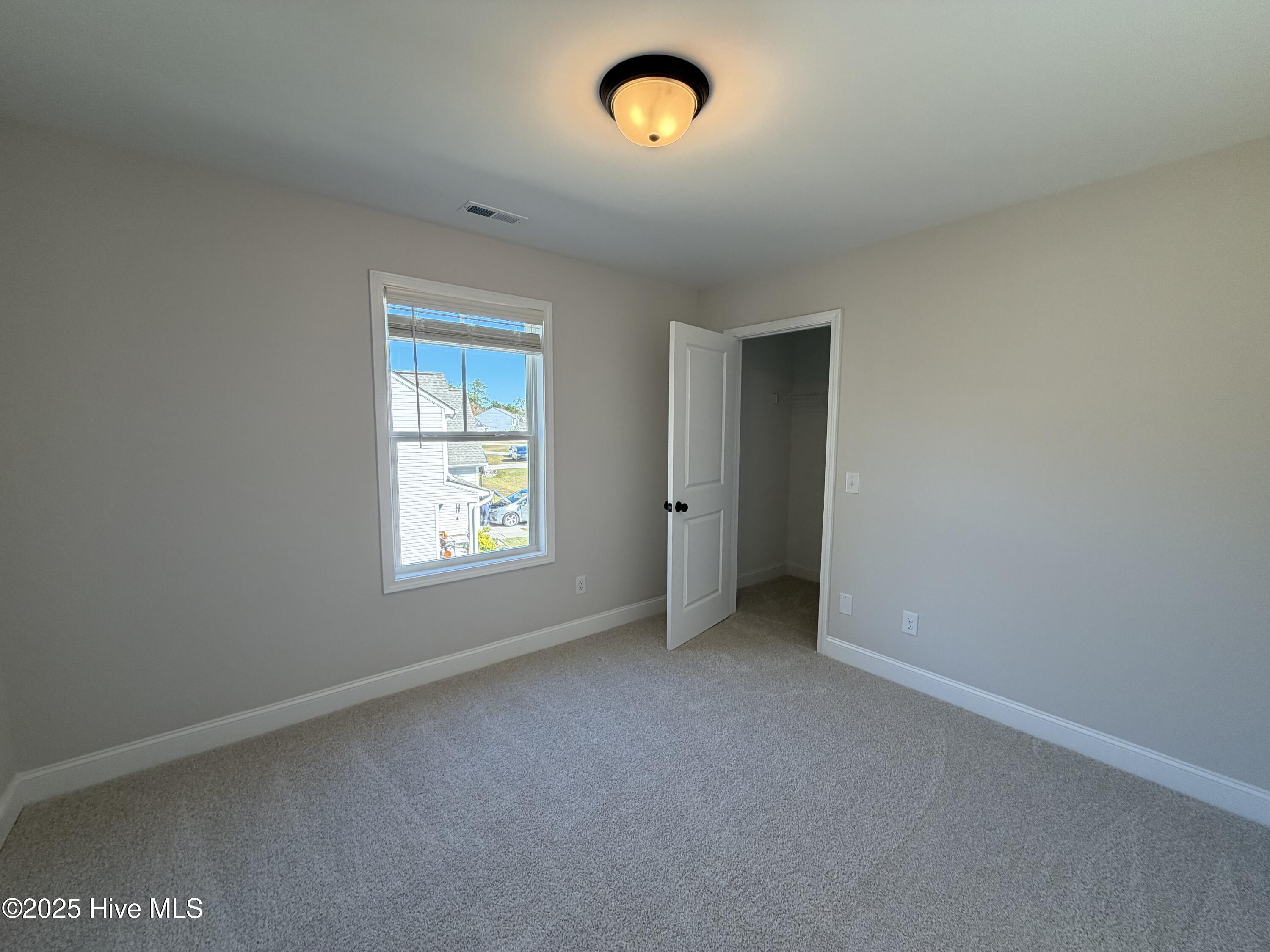 100525999 | Photo 11