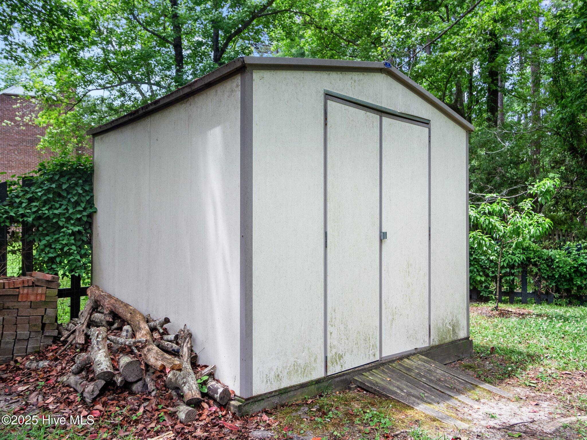 100569850 | Photo 12