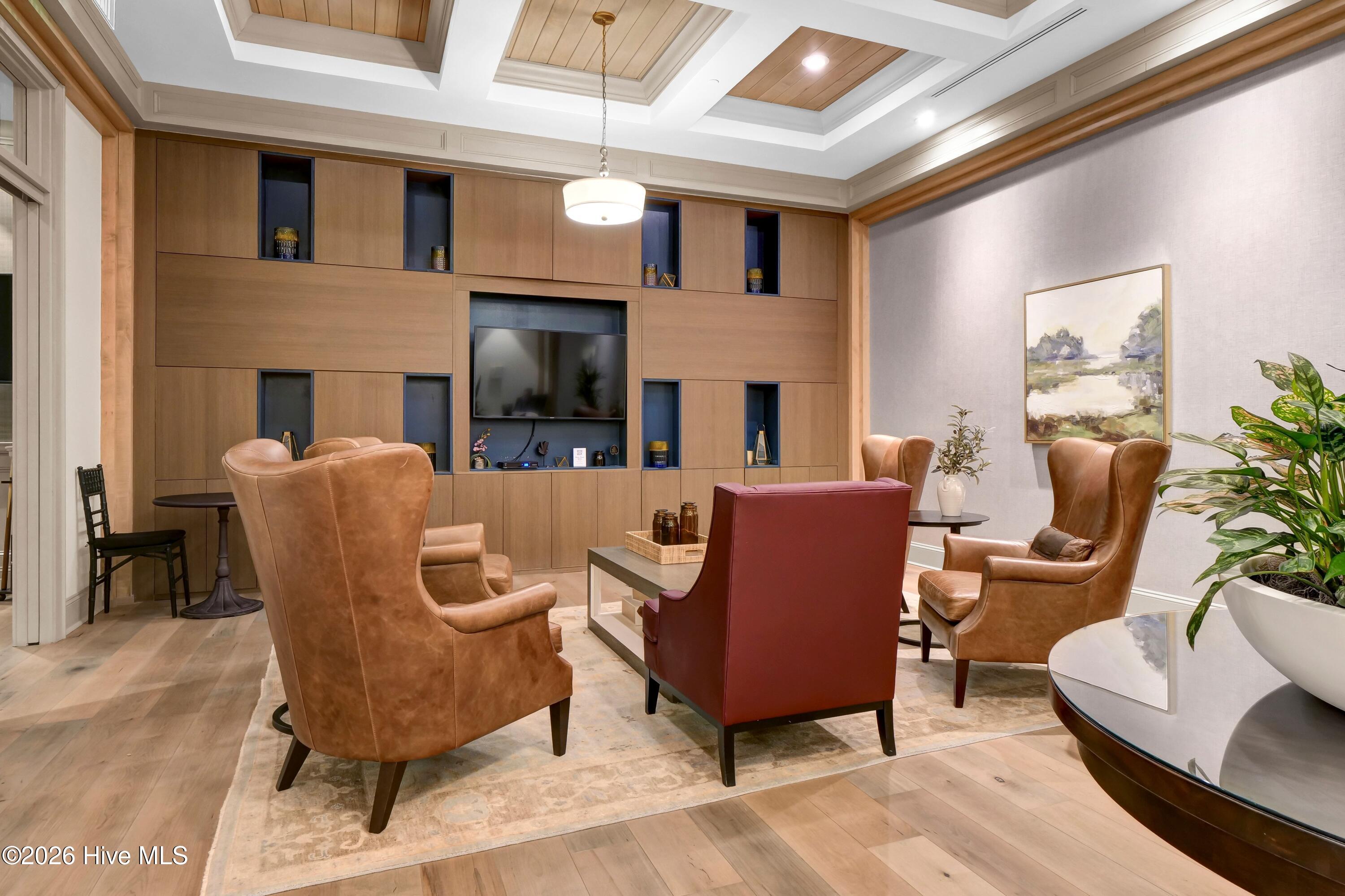 100567765 | Photo 47