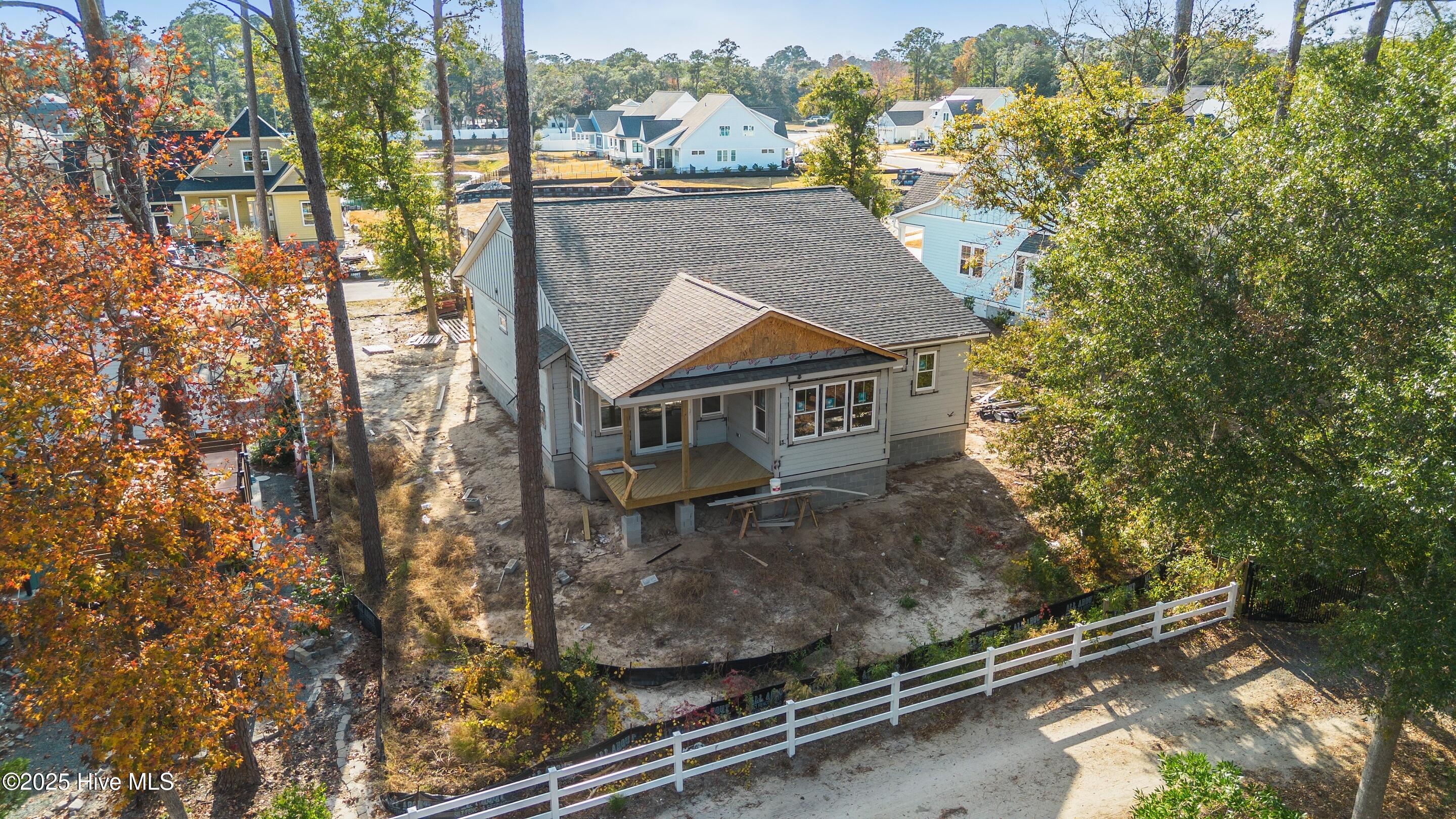 100543070 | Photo 18