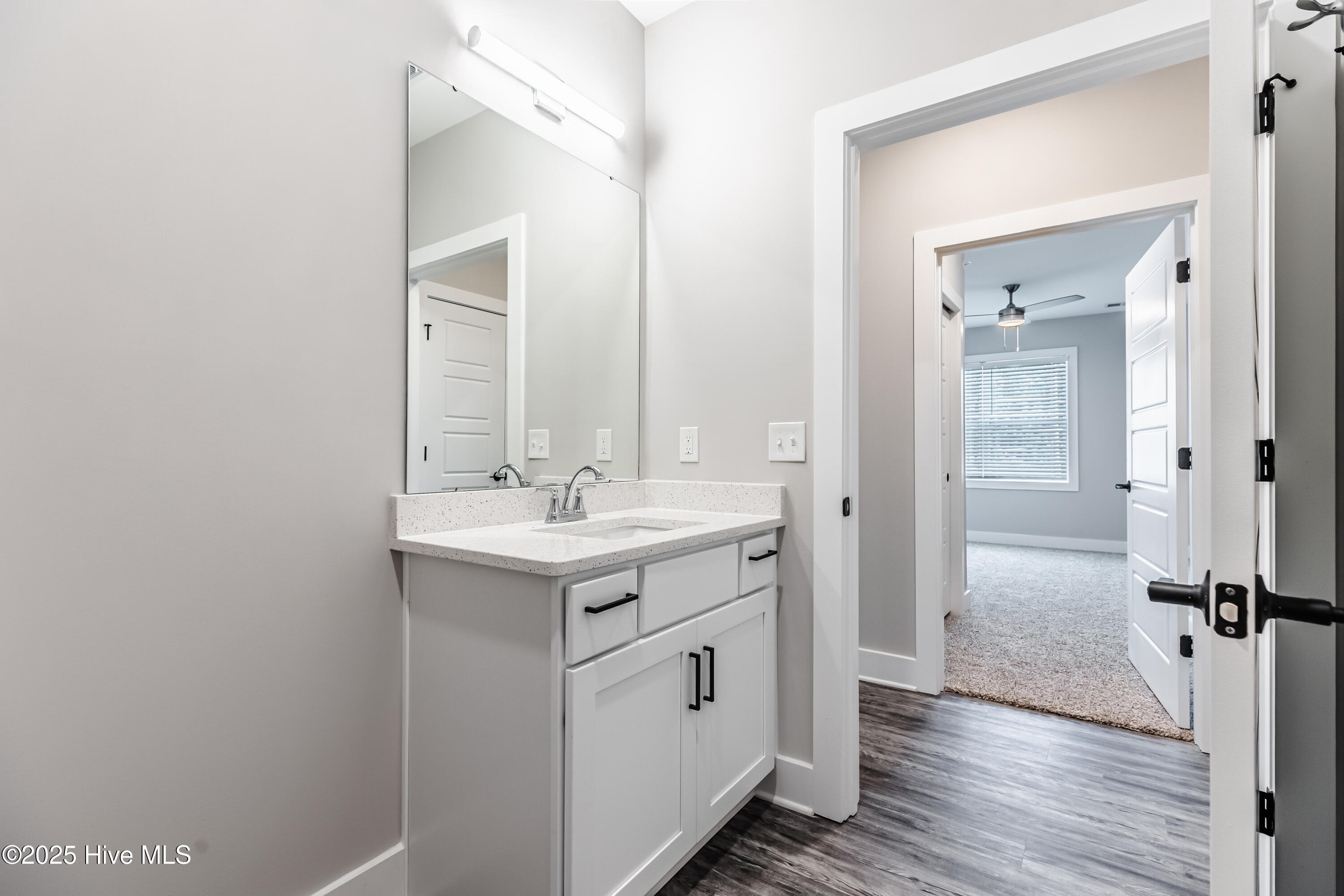 100529359 | Photo 24