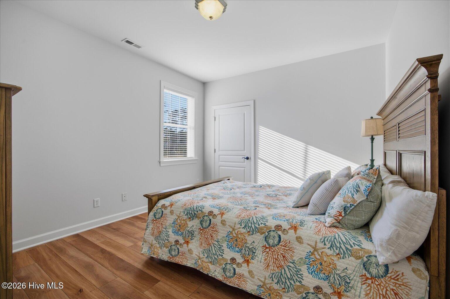 100550413 | Photo 21