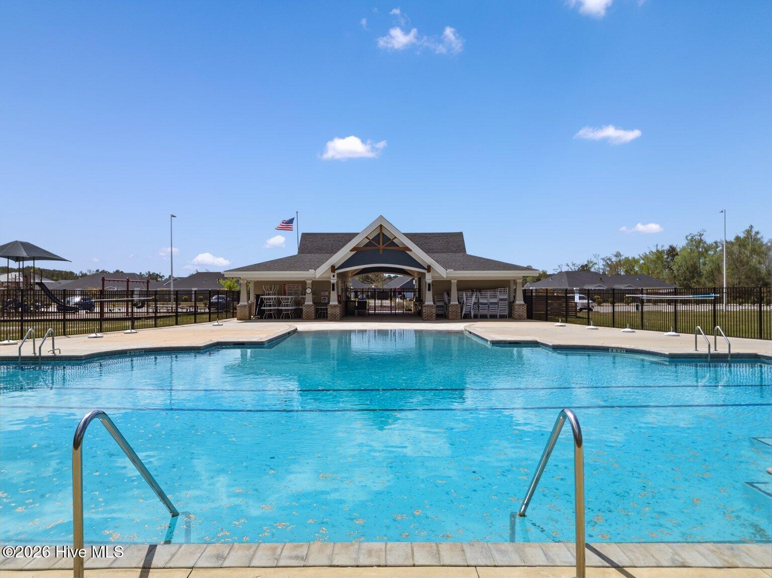 100565820 | Photo 40