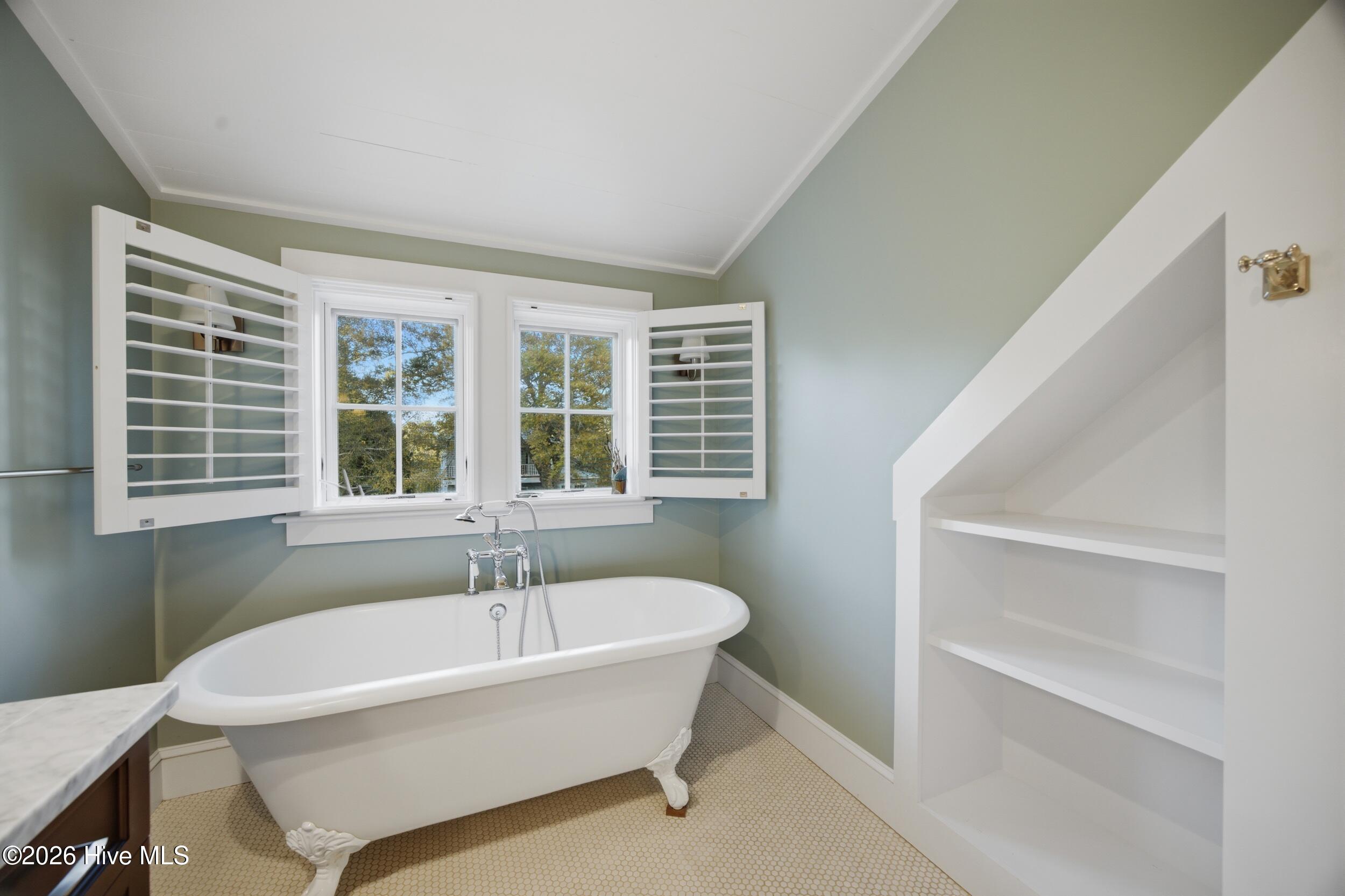 100566122 | Photo 26