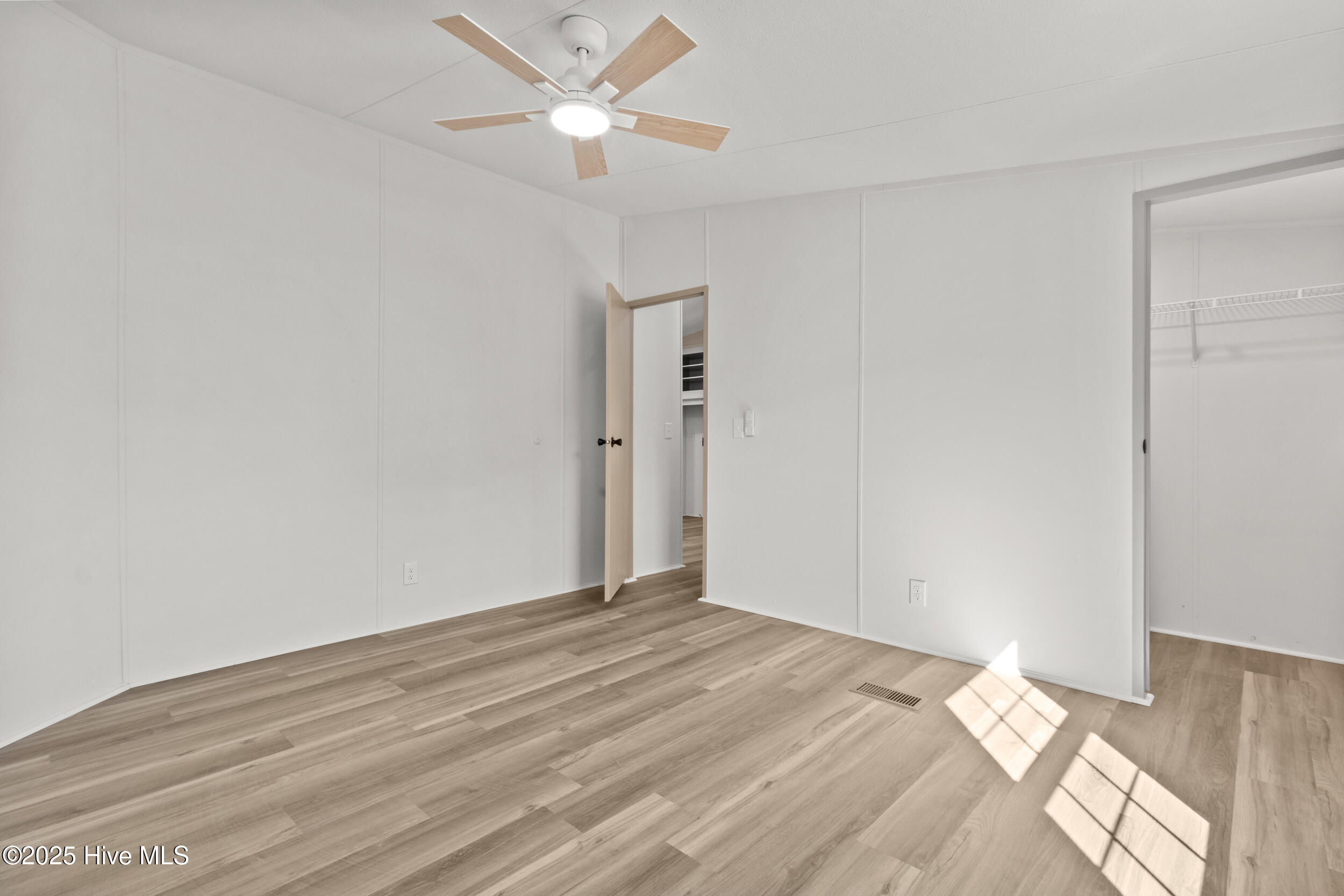 100540326 | Photo 21