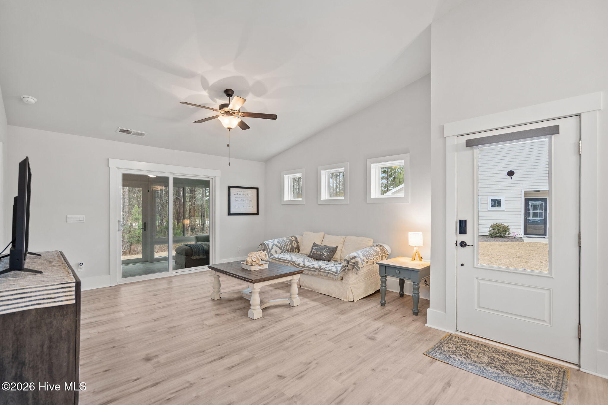 100558026 | Photo 18