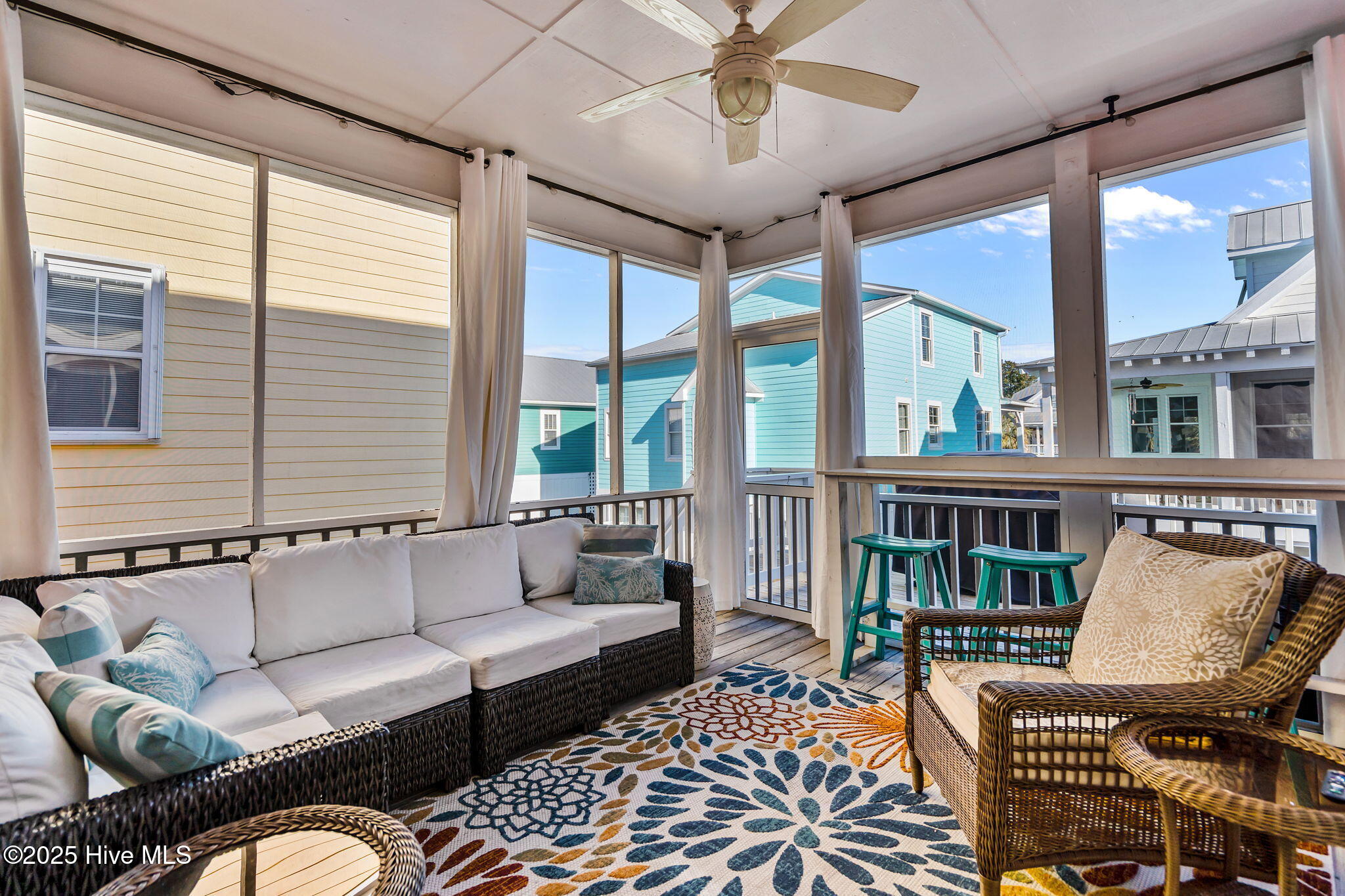 100546584 | Photo 43