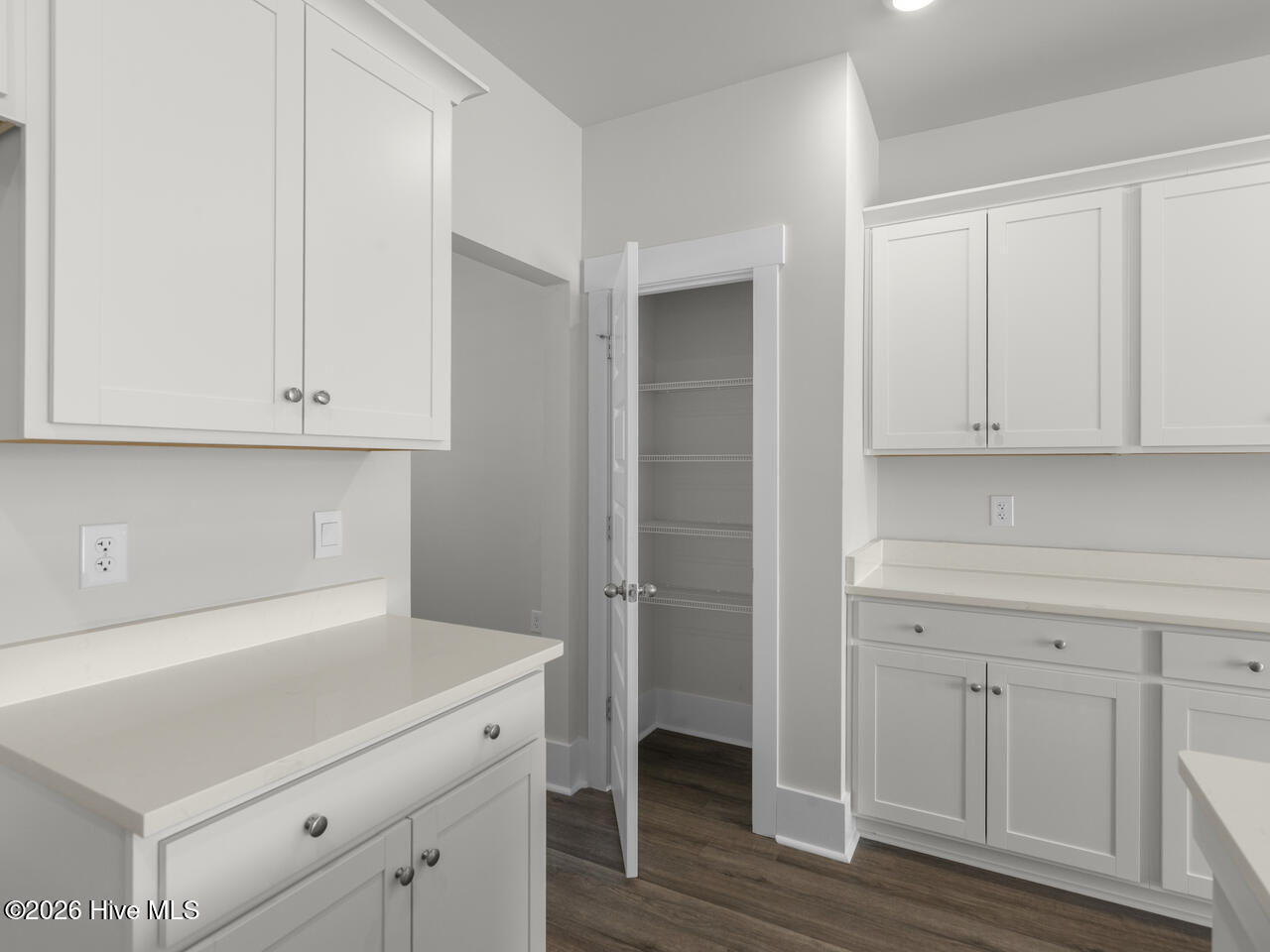 100553189 | Photo 12