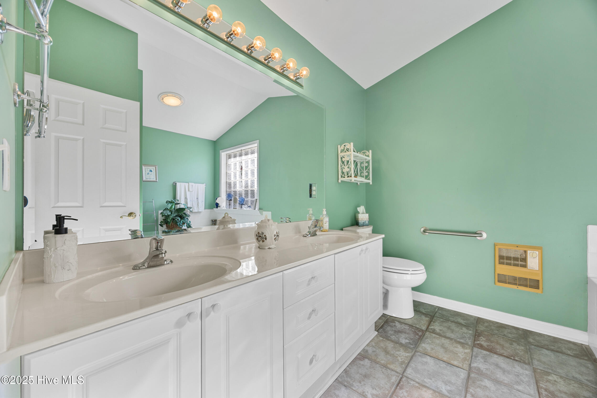 100541714 | Photo 19