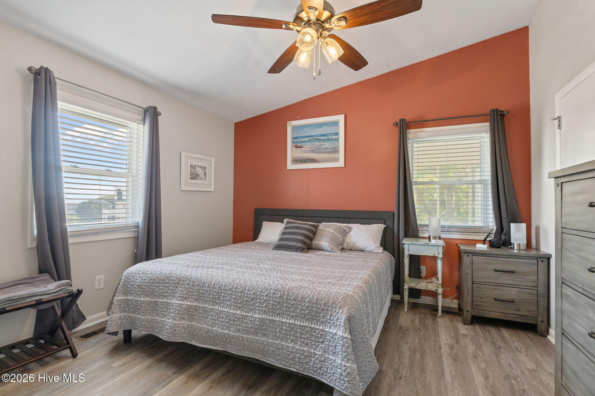 100568142 | Photo 20