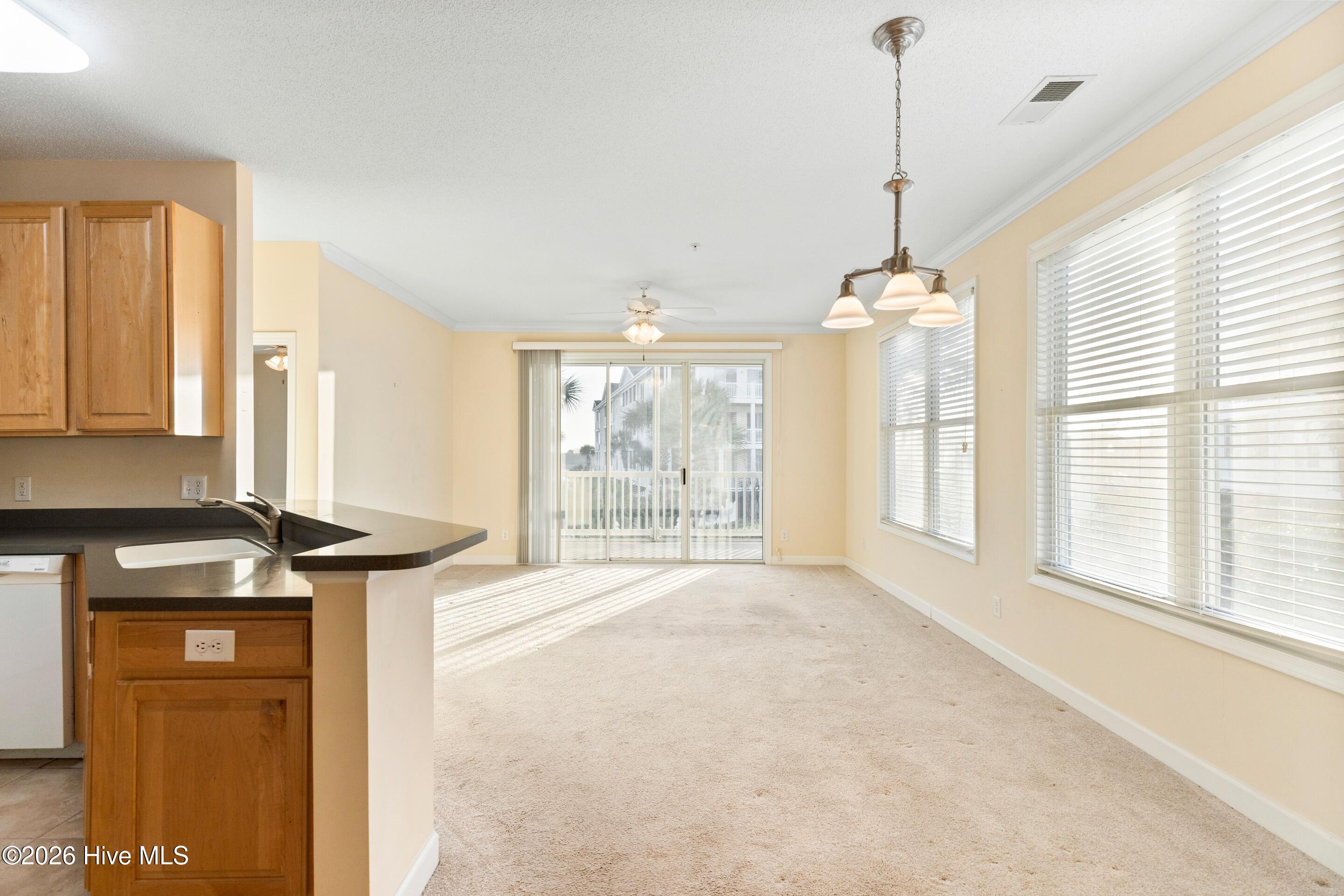 100548206 | Photo 17