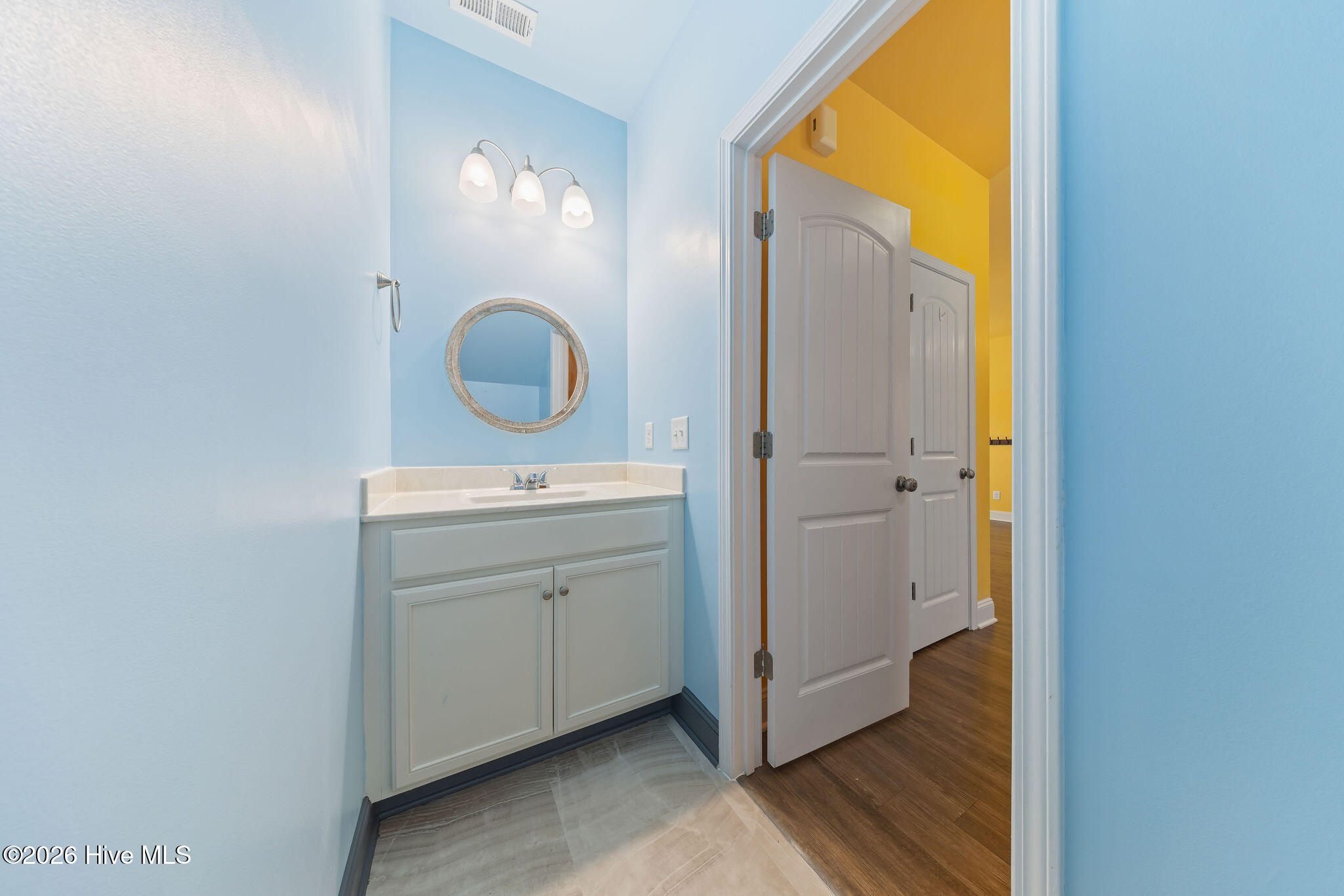 100548283 | Photo 13