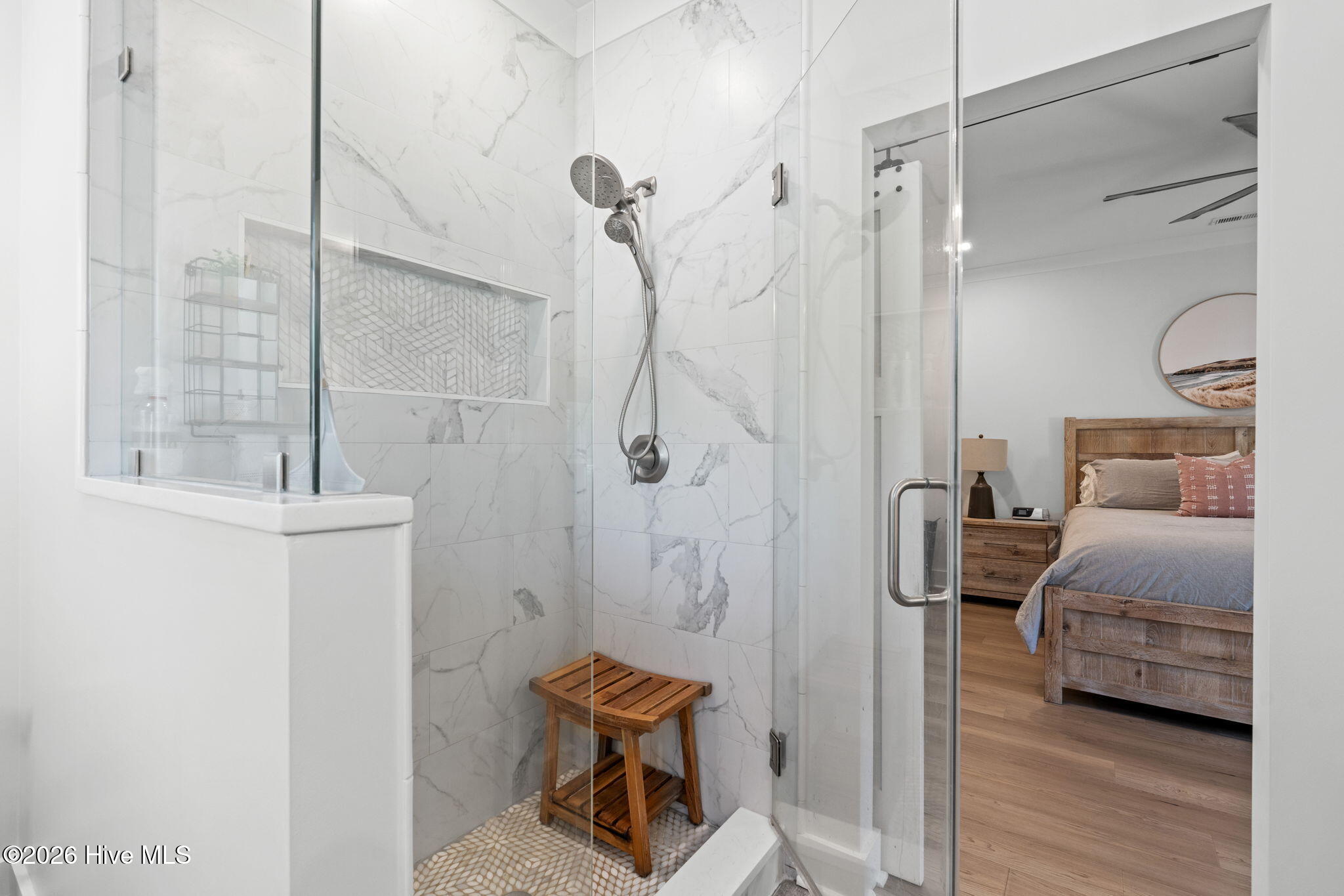 100569675 | Photo 18