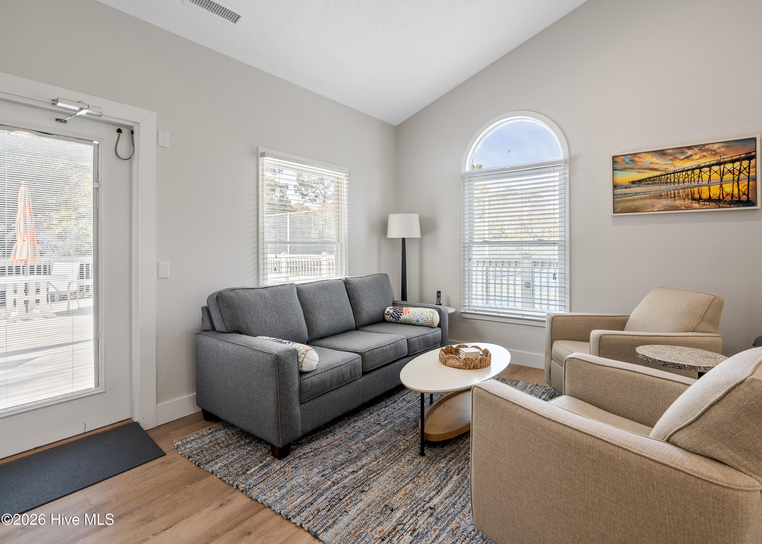 100550882 | Photo 65