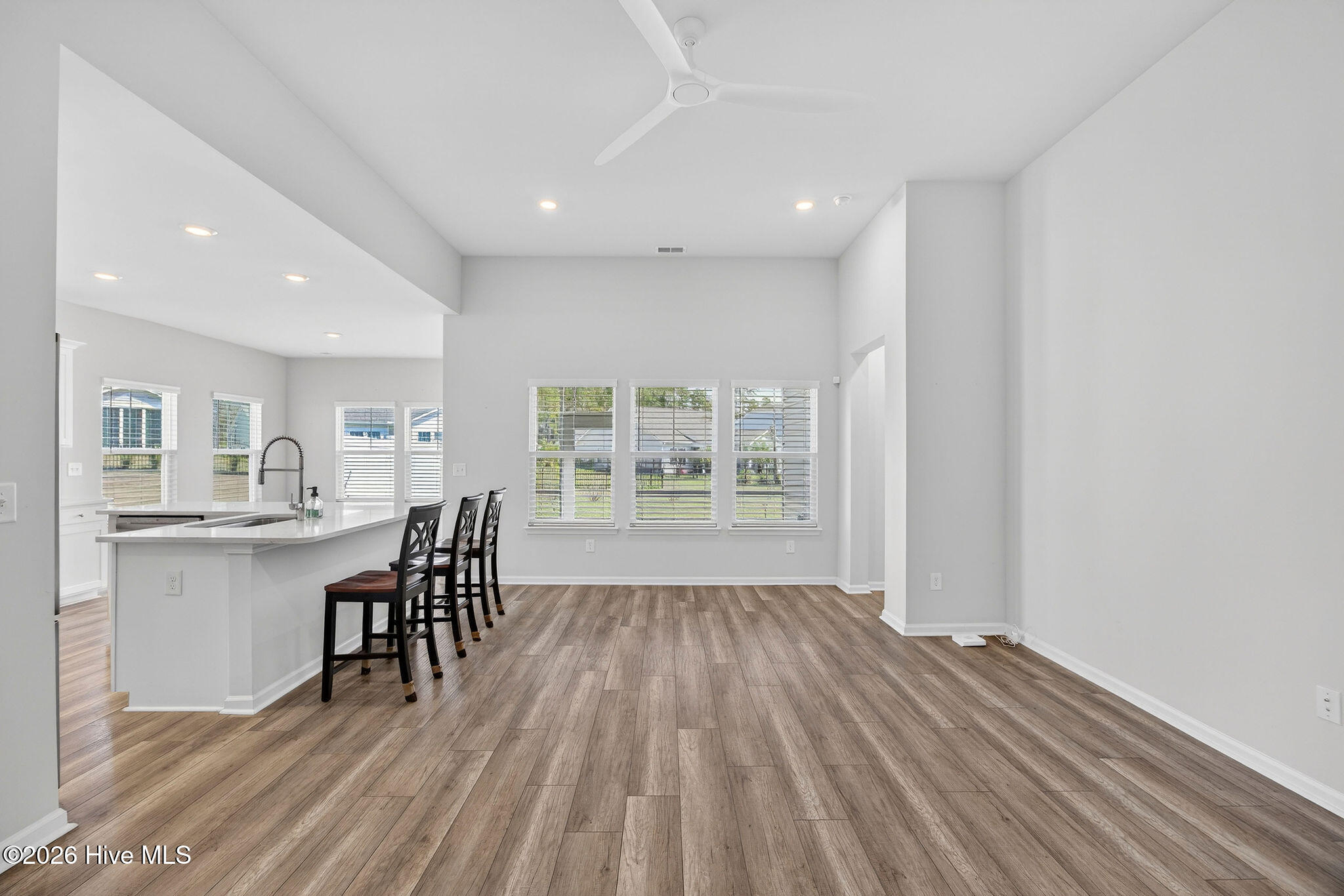 100561560 | Photo 11