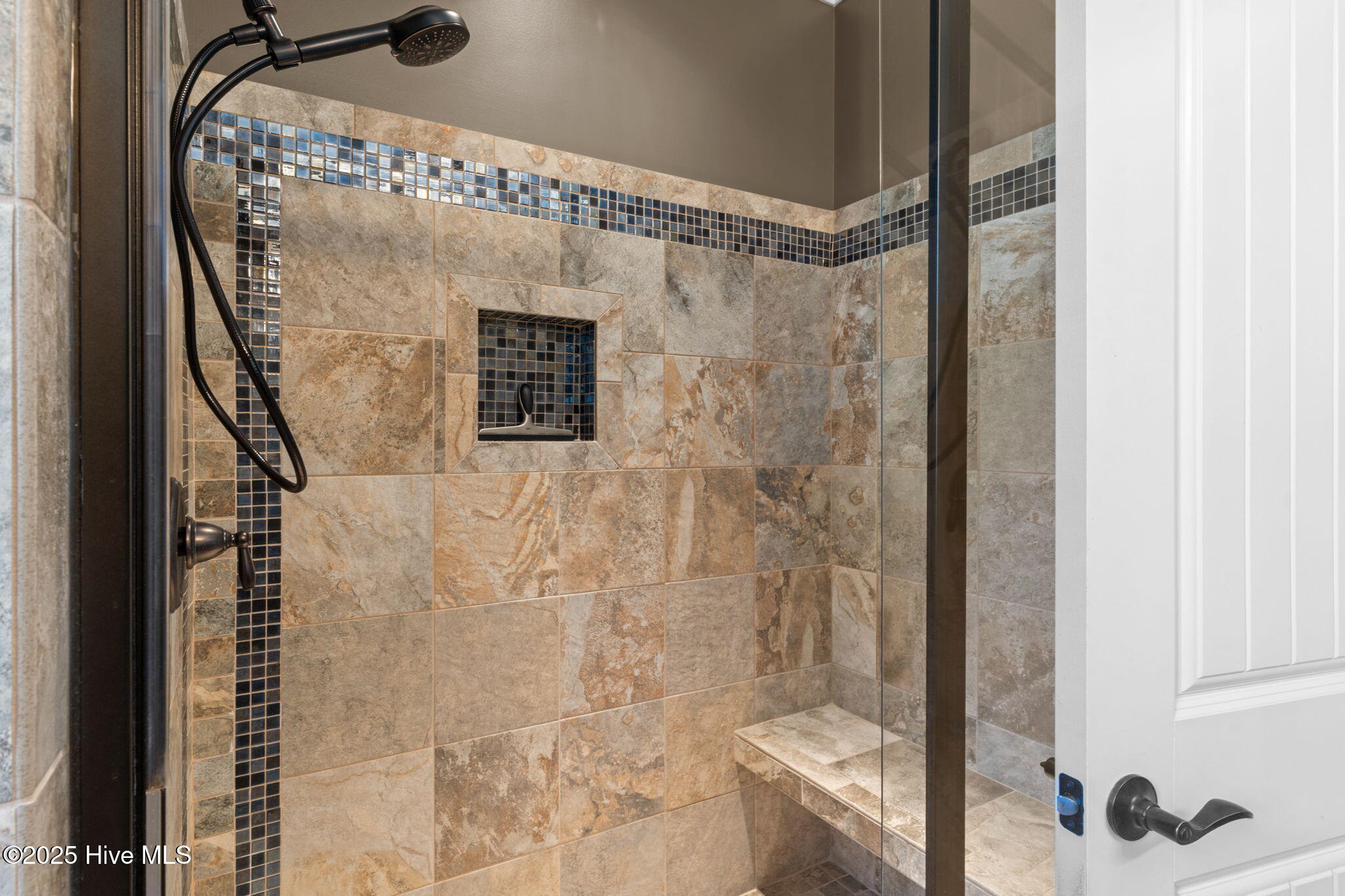 100541992 | Photo 48