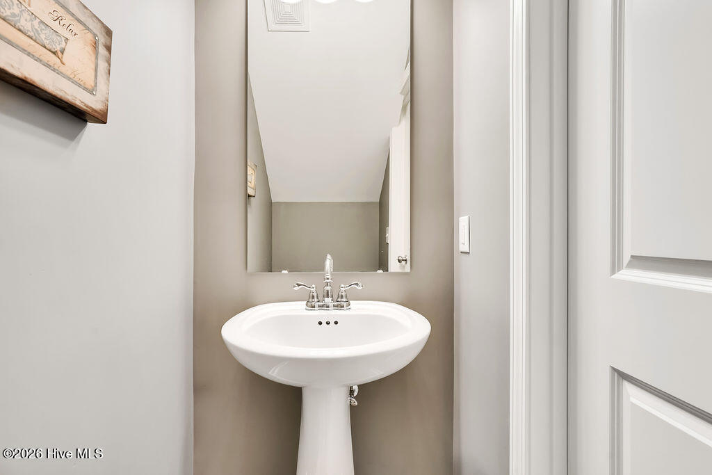 100565667 | Photo 15