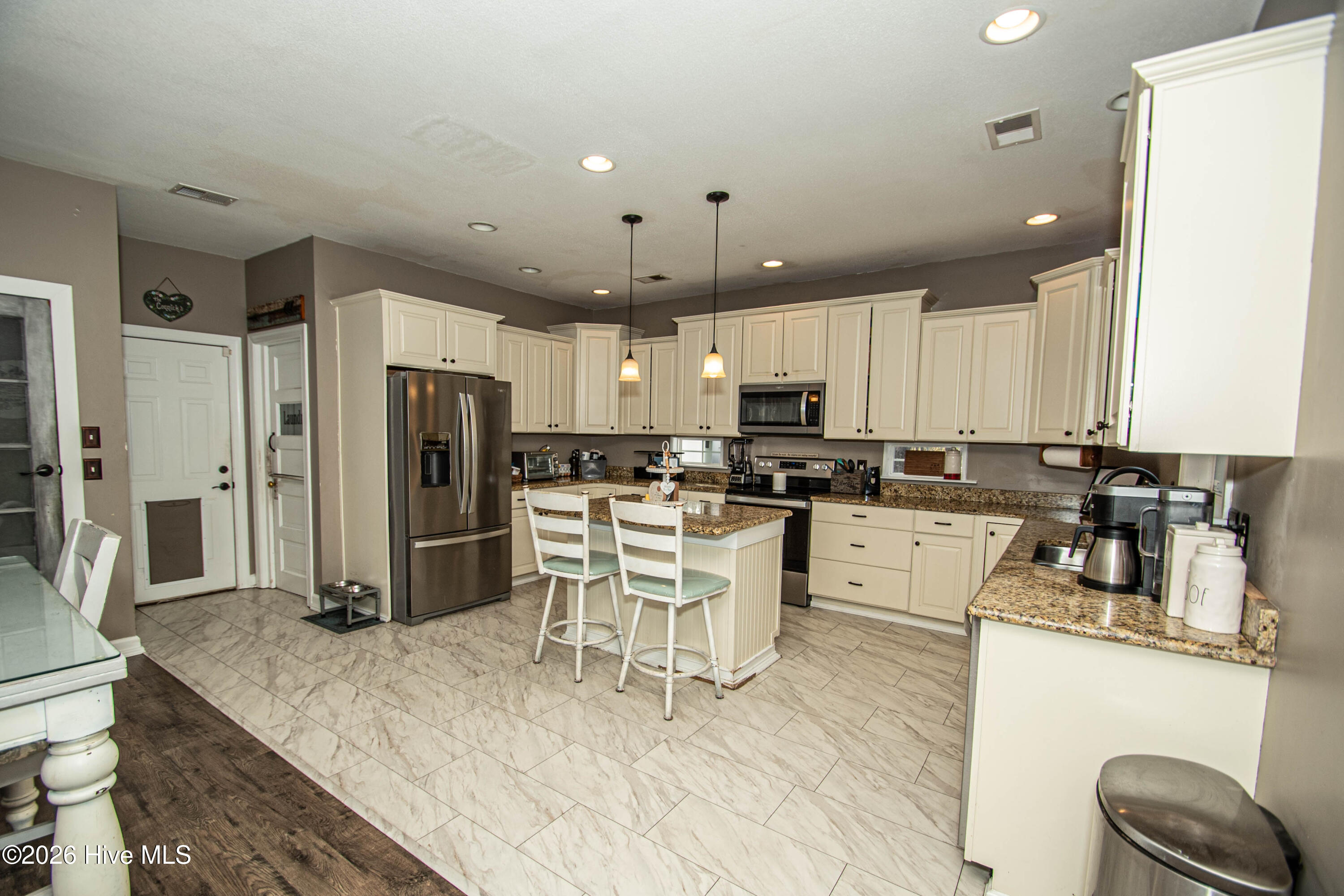 100553026 | Photo 36