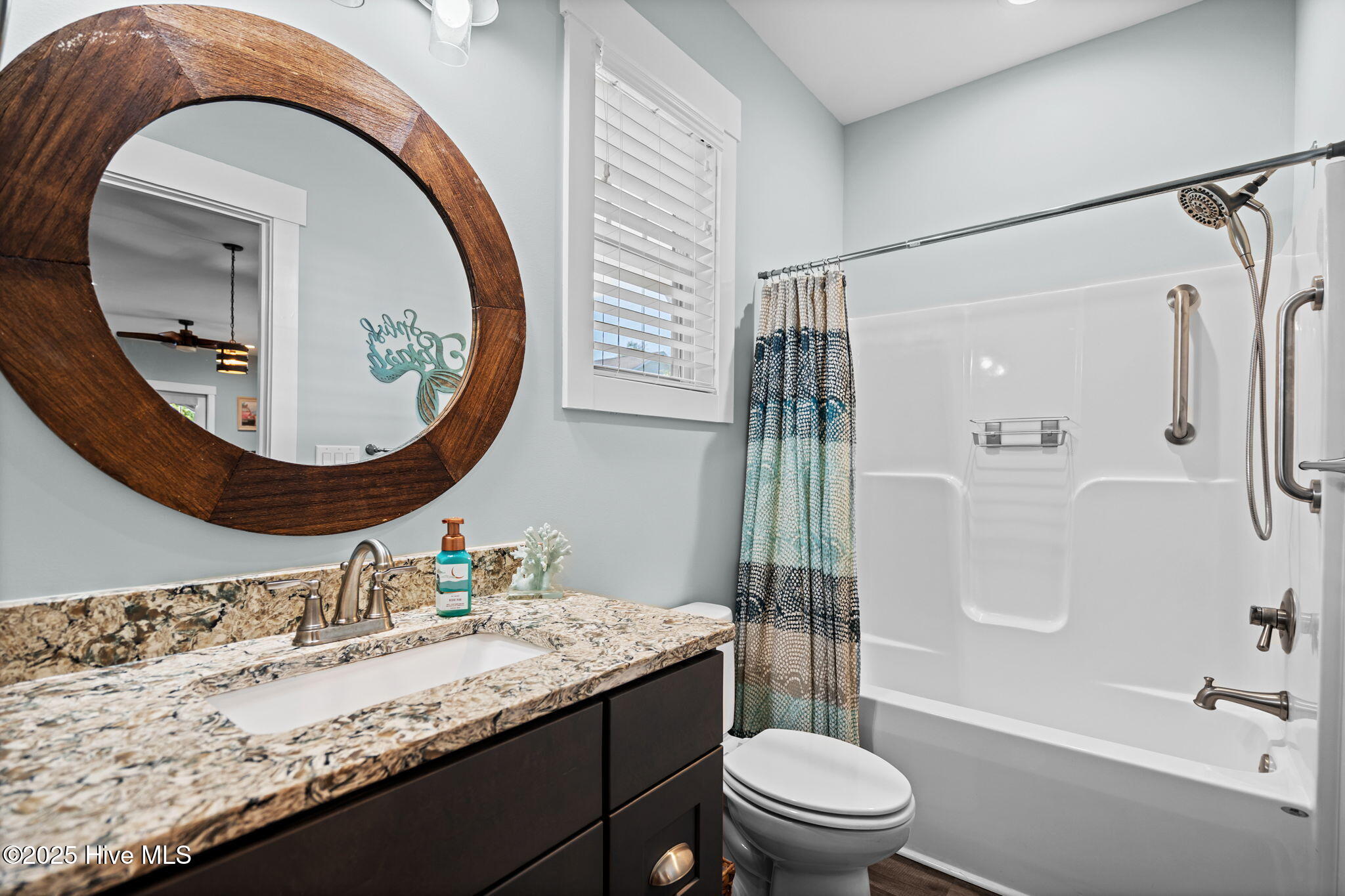 100521315 | Photo 32