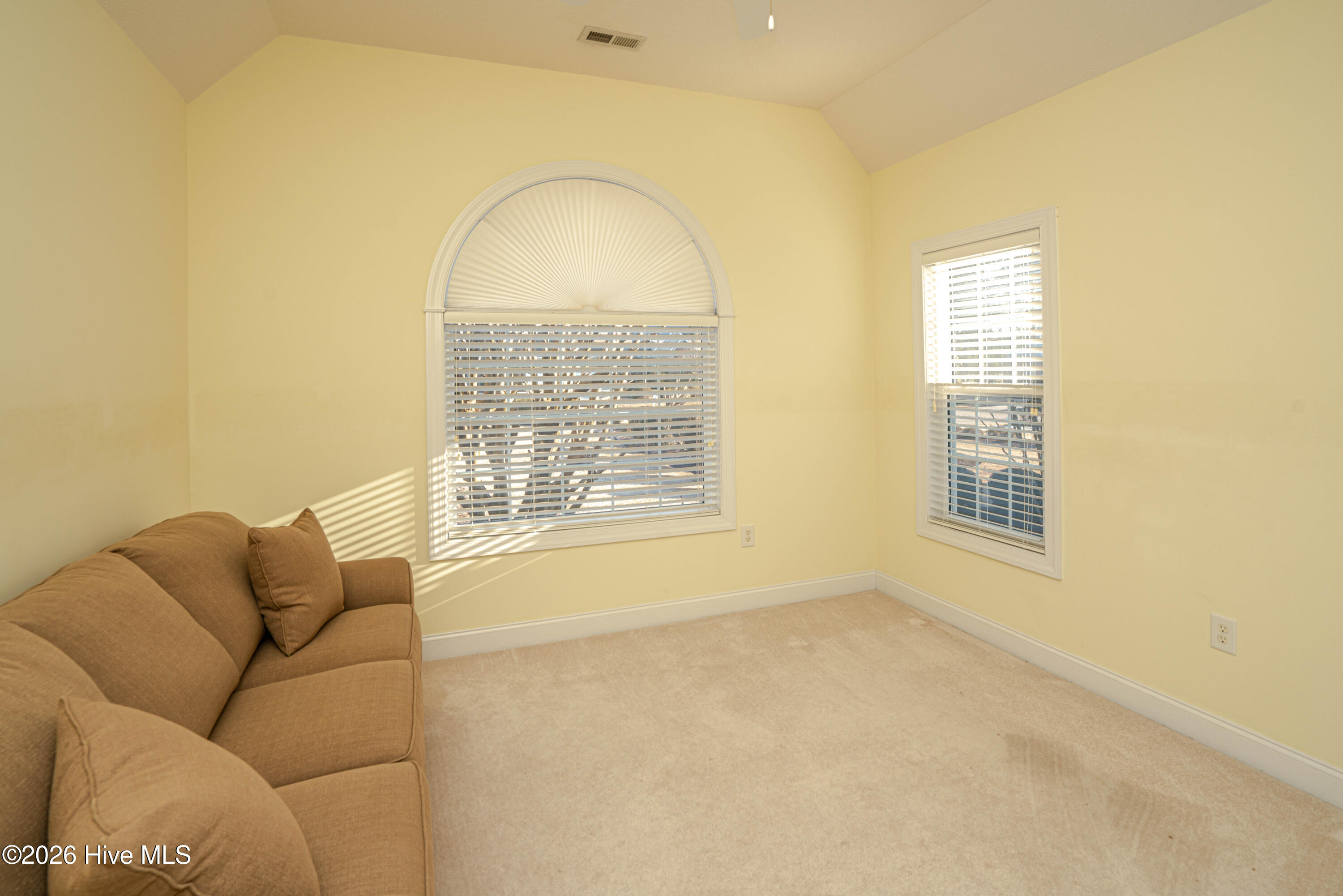 100553536 | Photo 23