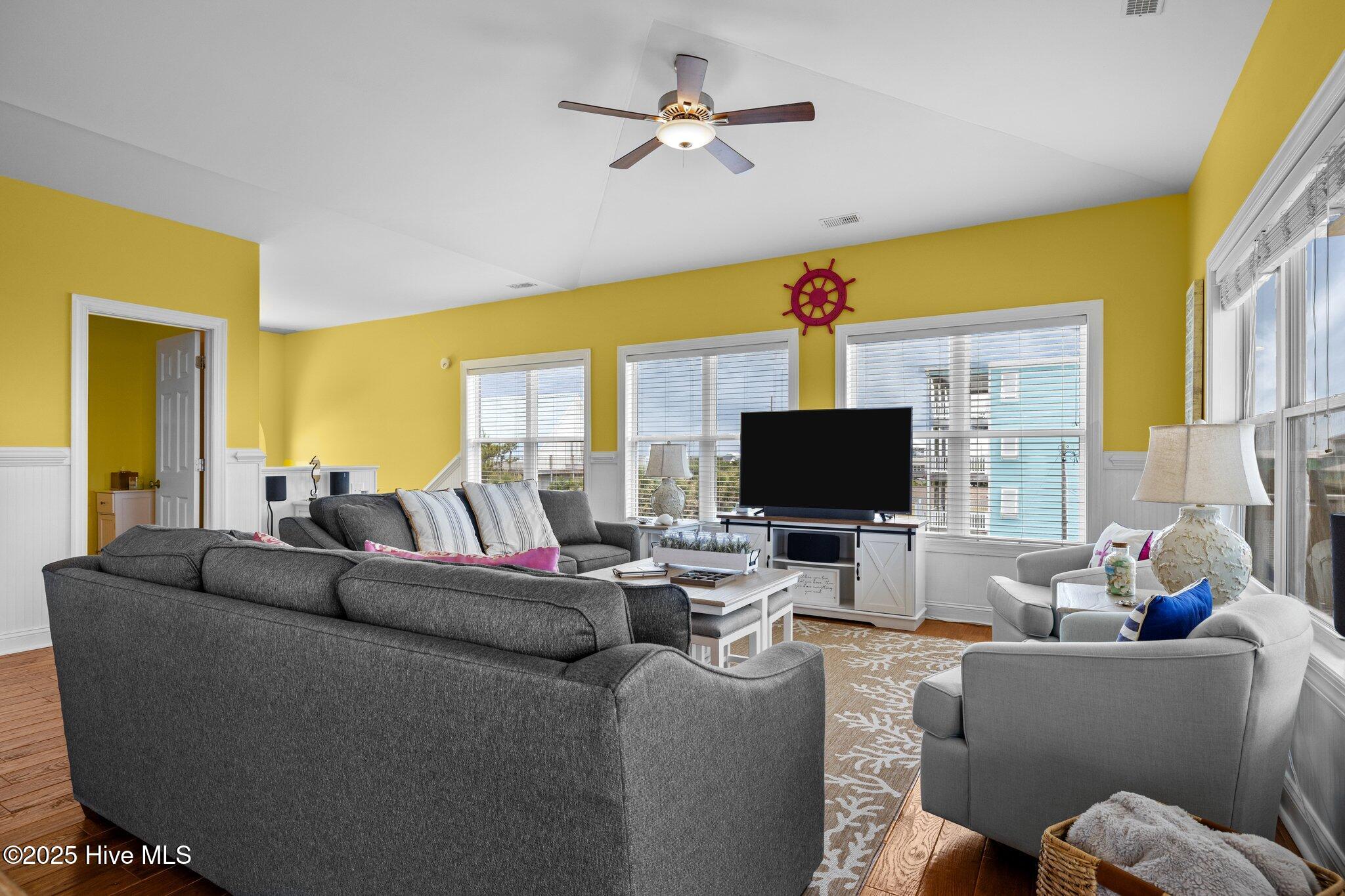 100509576 | Photo 15