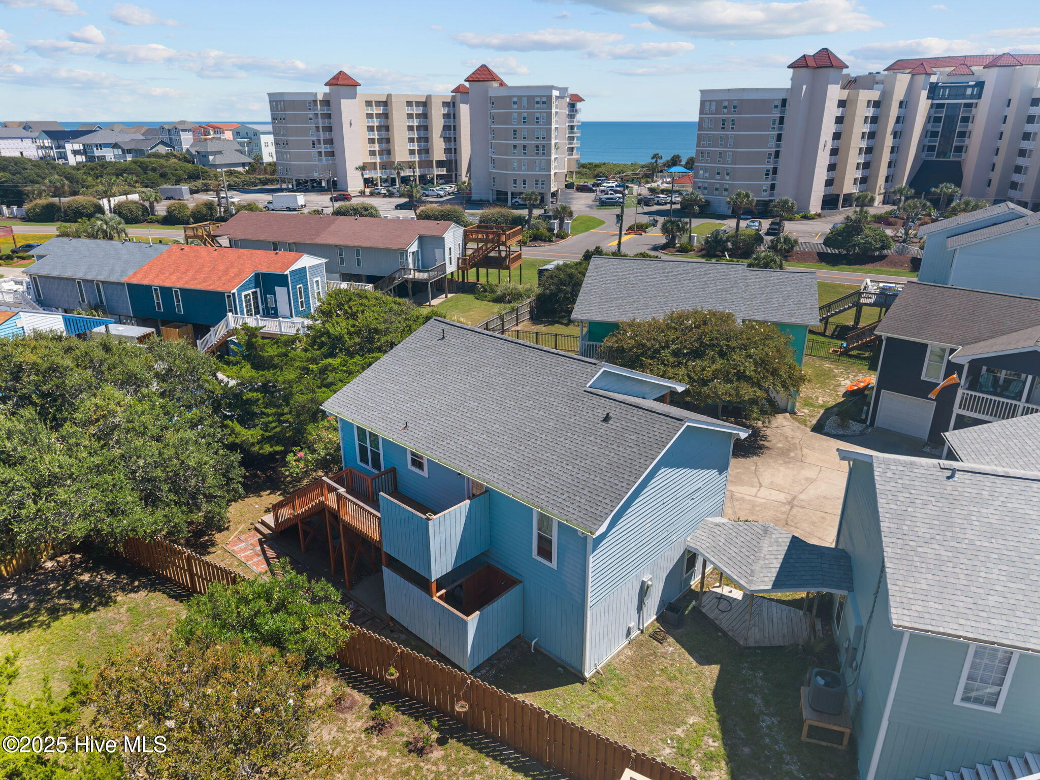 100528402 | Photo 46