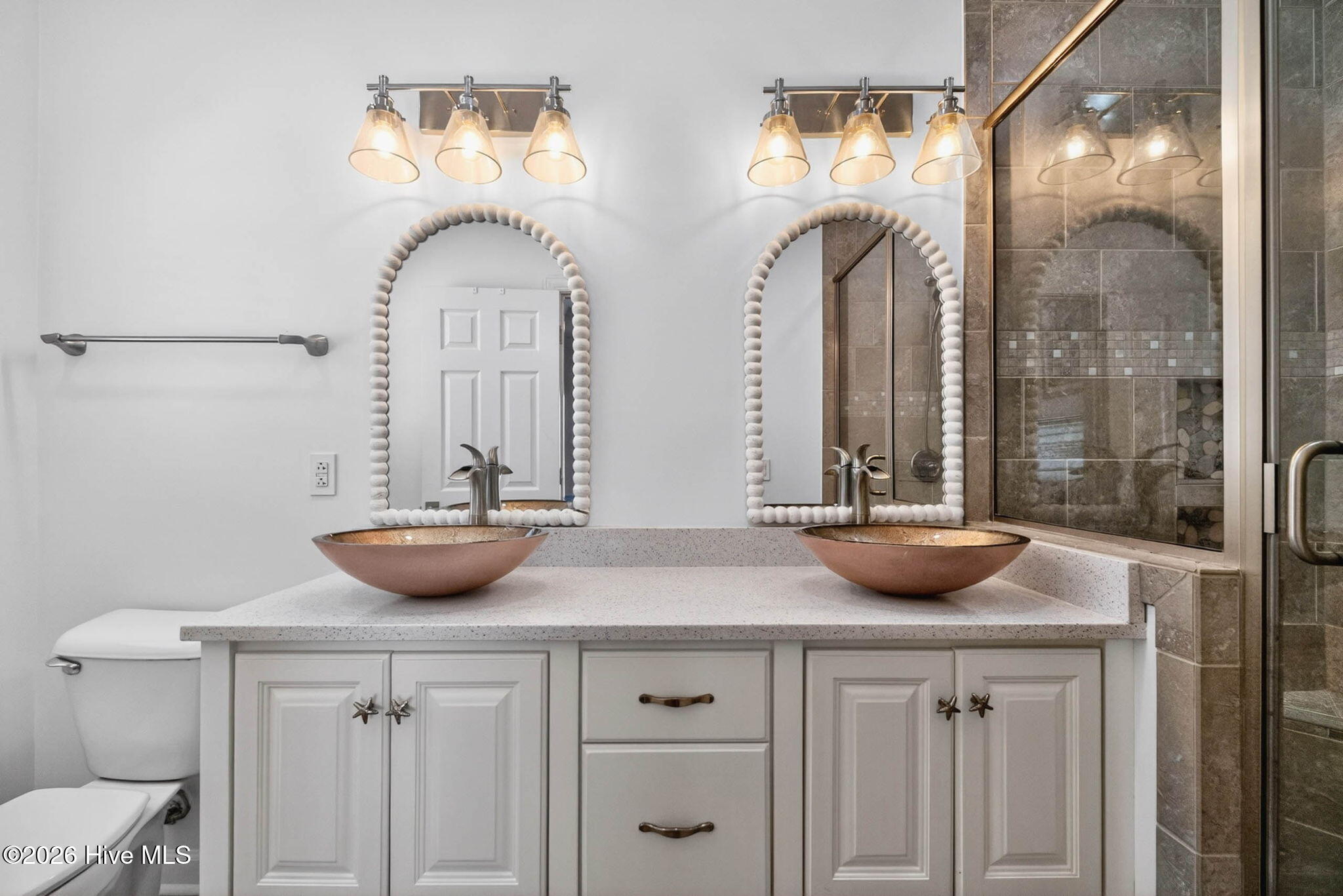 100589742 | Photo 51