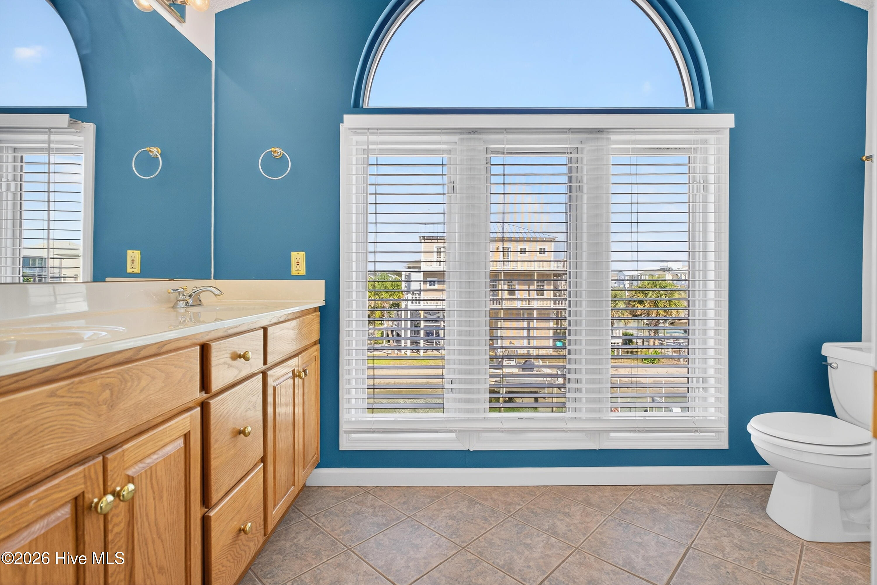 100558876 | Photo 30