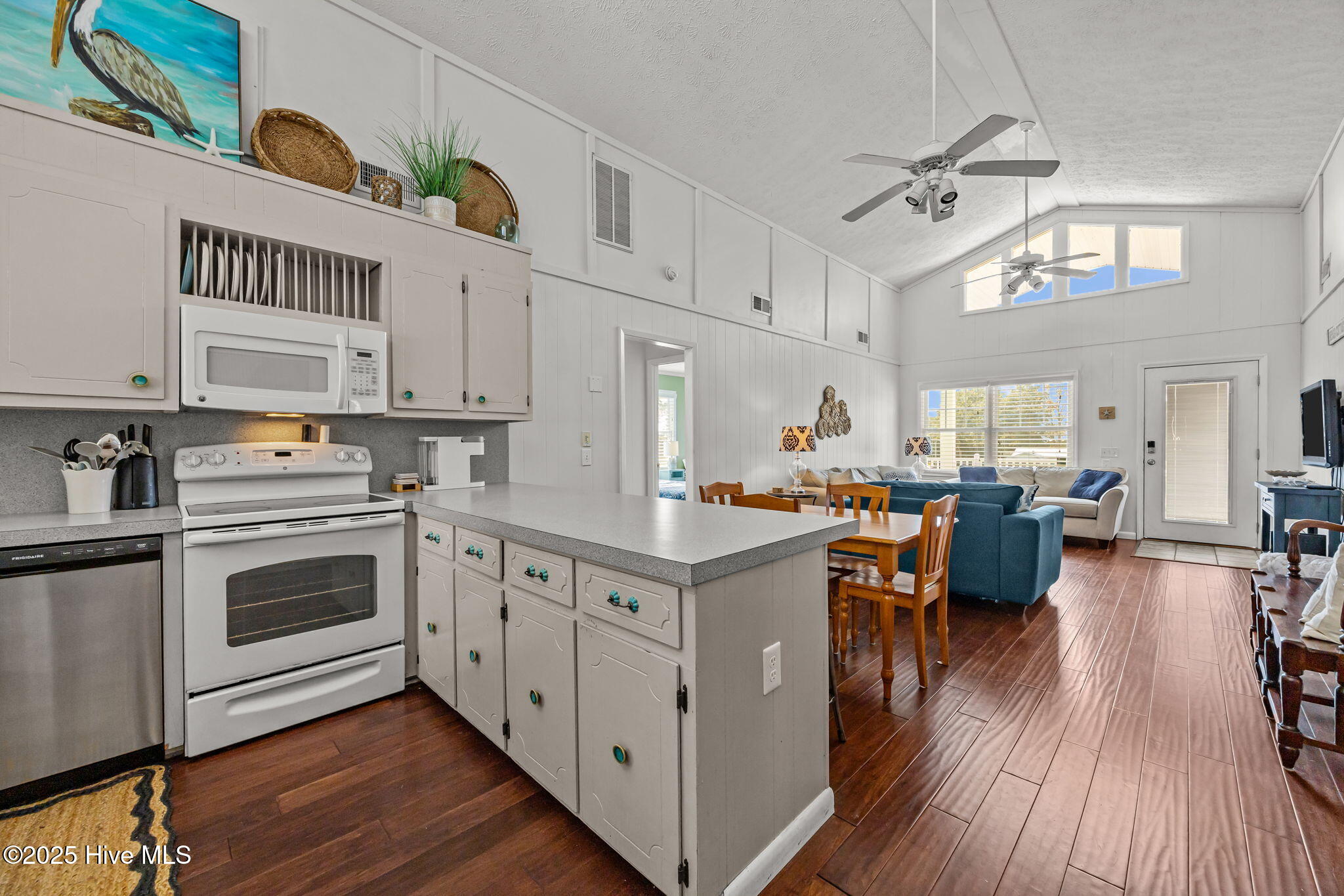 100543033 | Photo 13