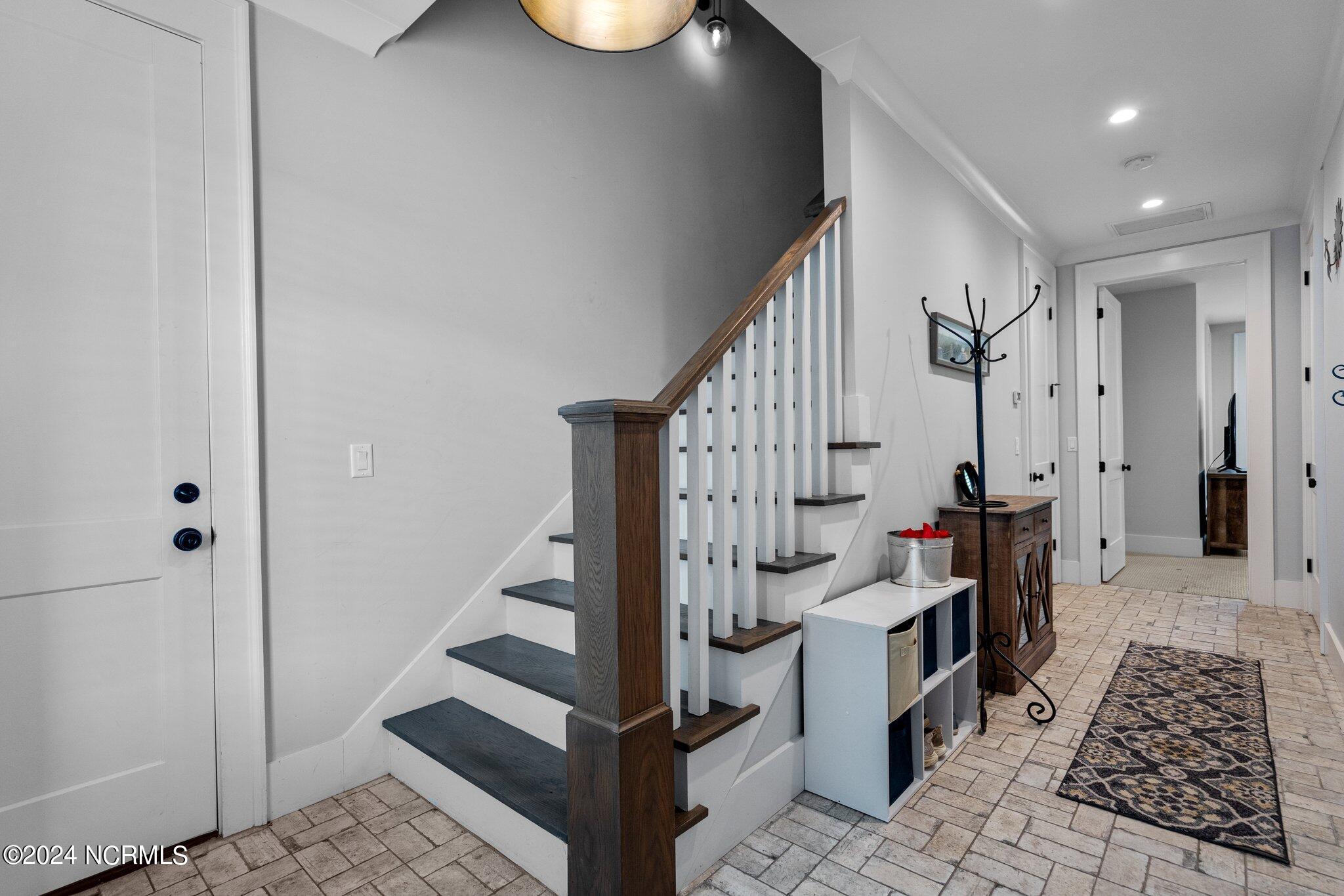 100556324 | Photo 35