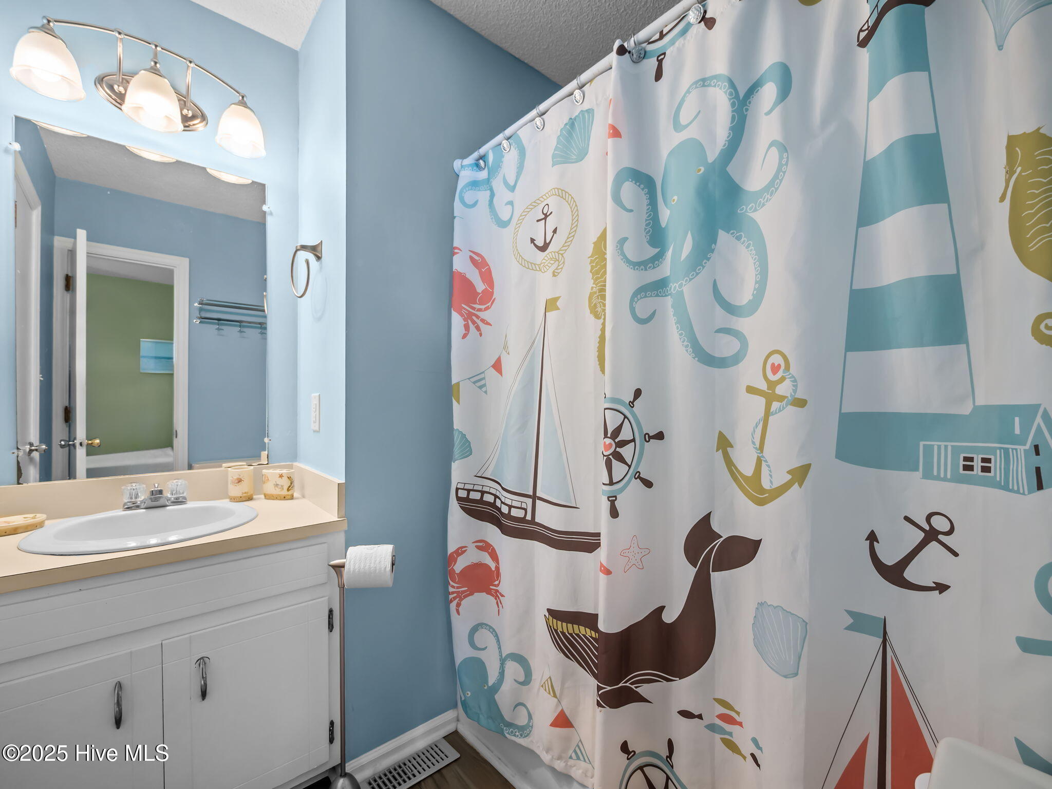 100534121 | Photo 19