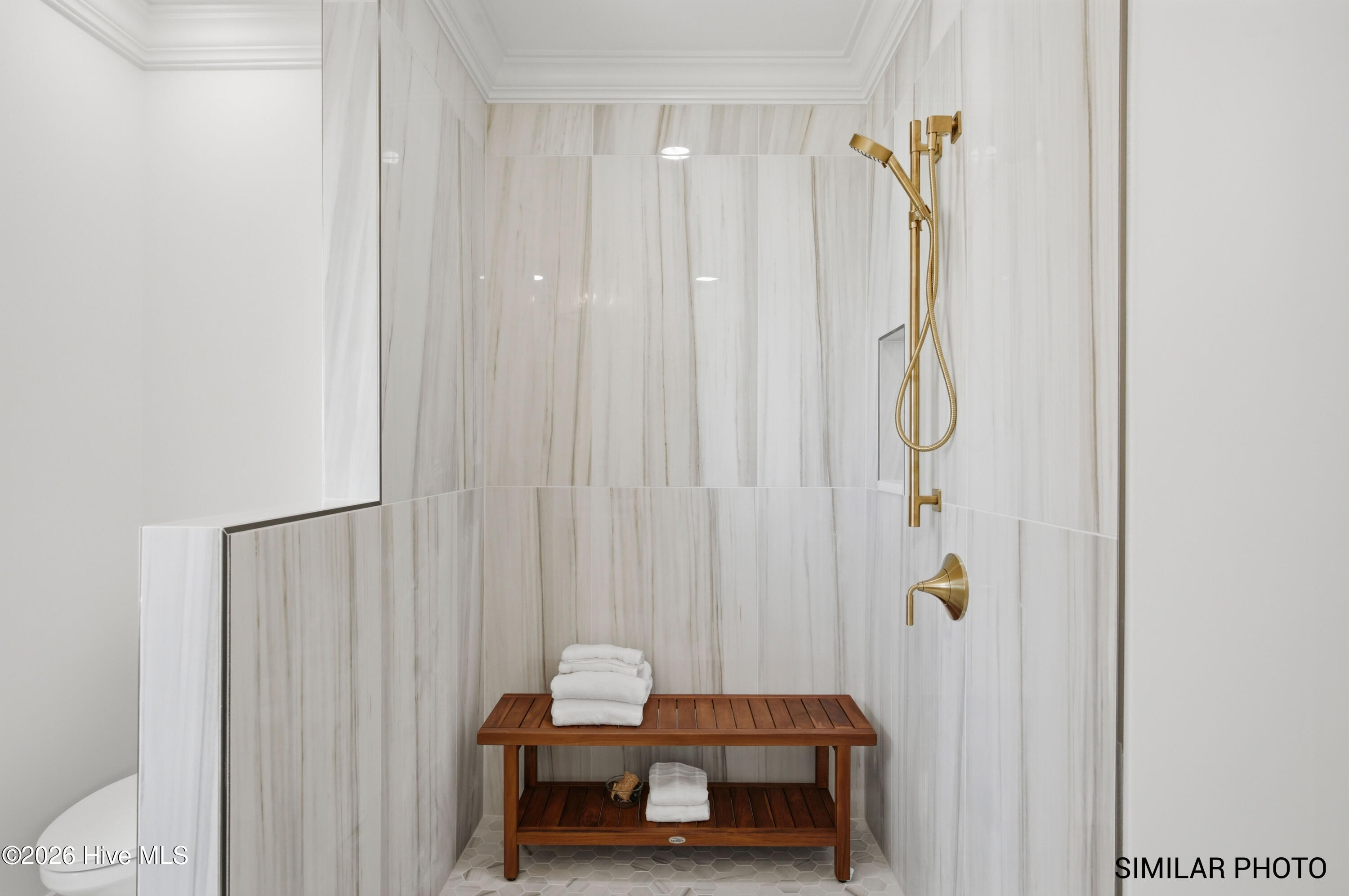 100508020 | Photo 27