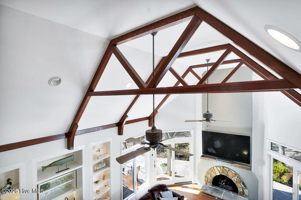 100564190 | Photo 45