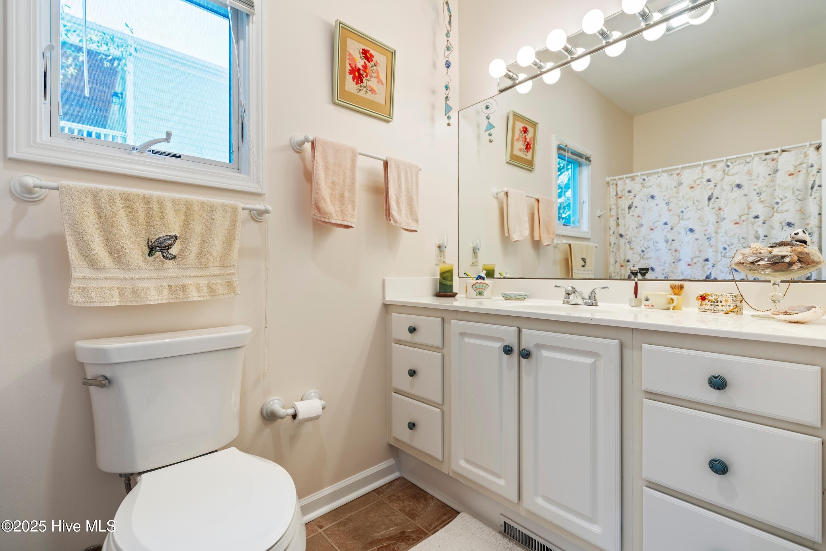 100535794 | Photo 21