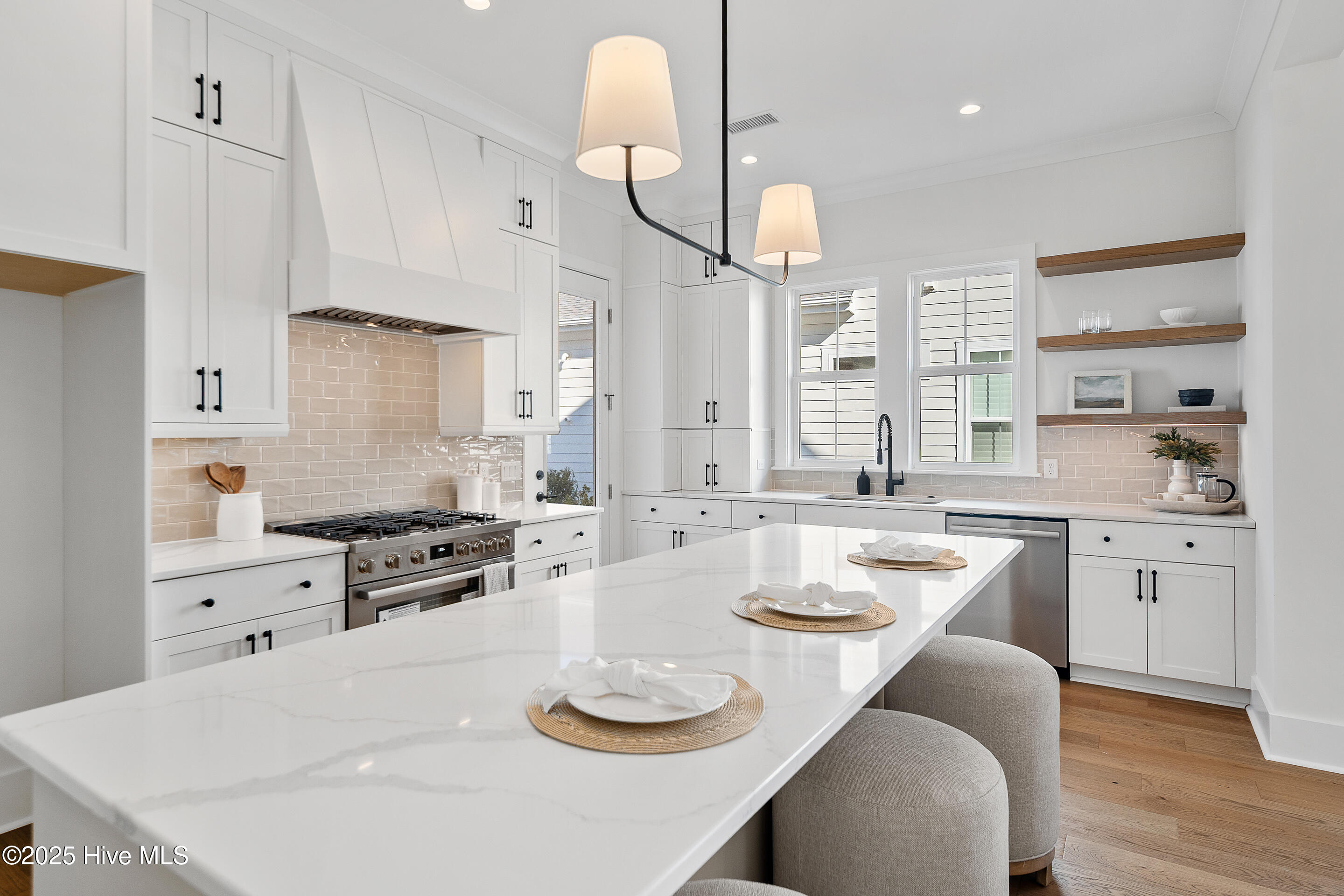 100454748 | Photo 12