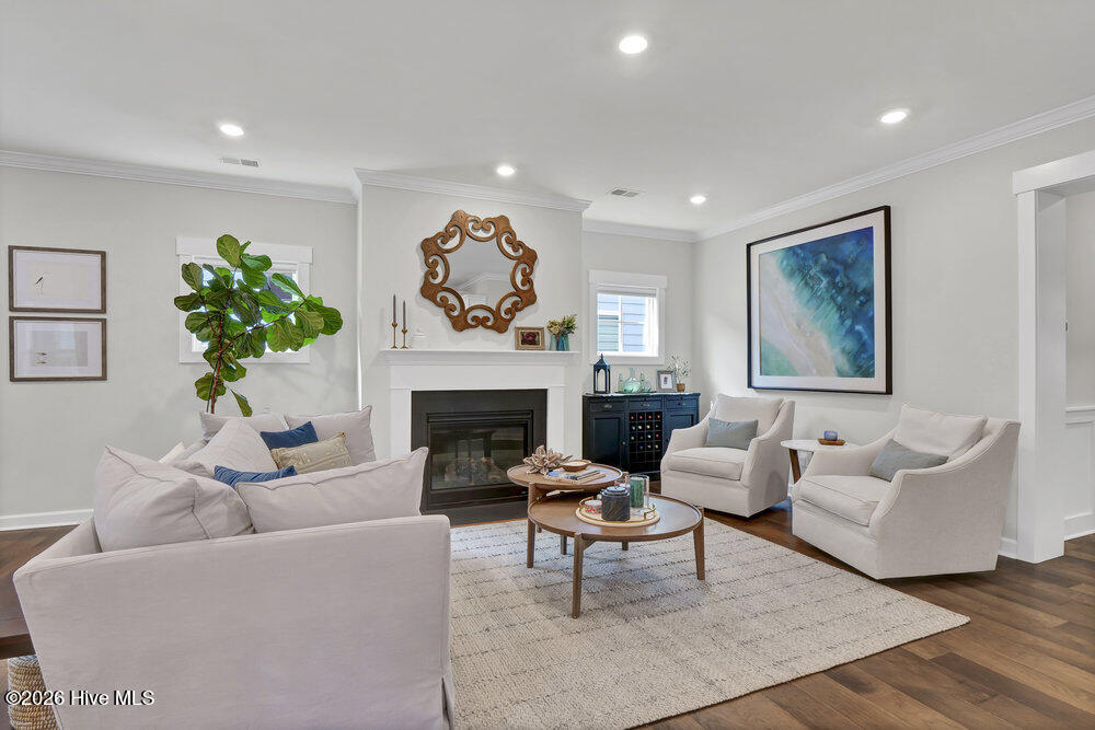 100558129 | Photo 24