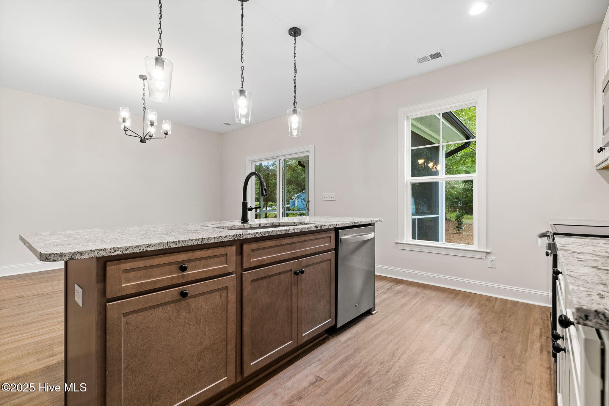 100513726 | Photo 22