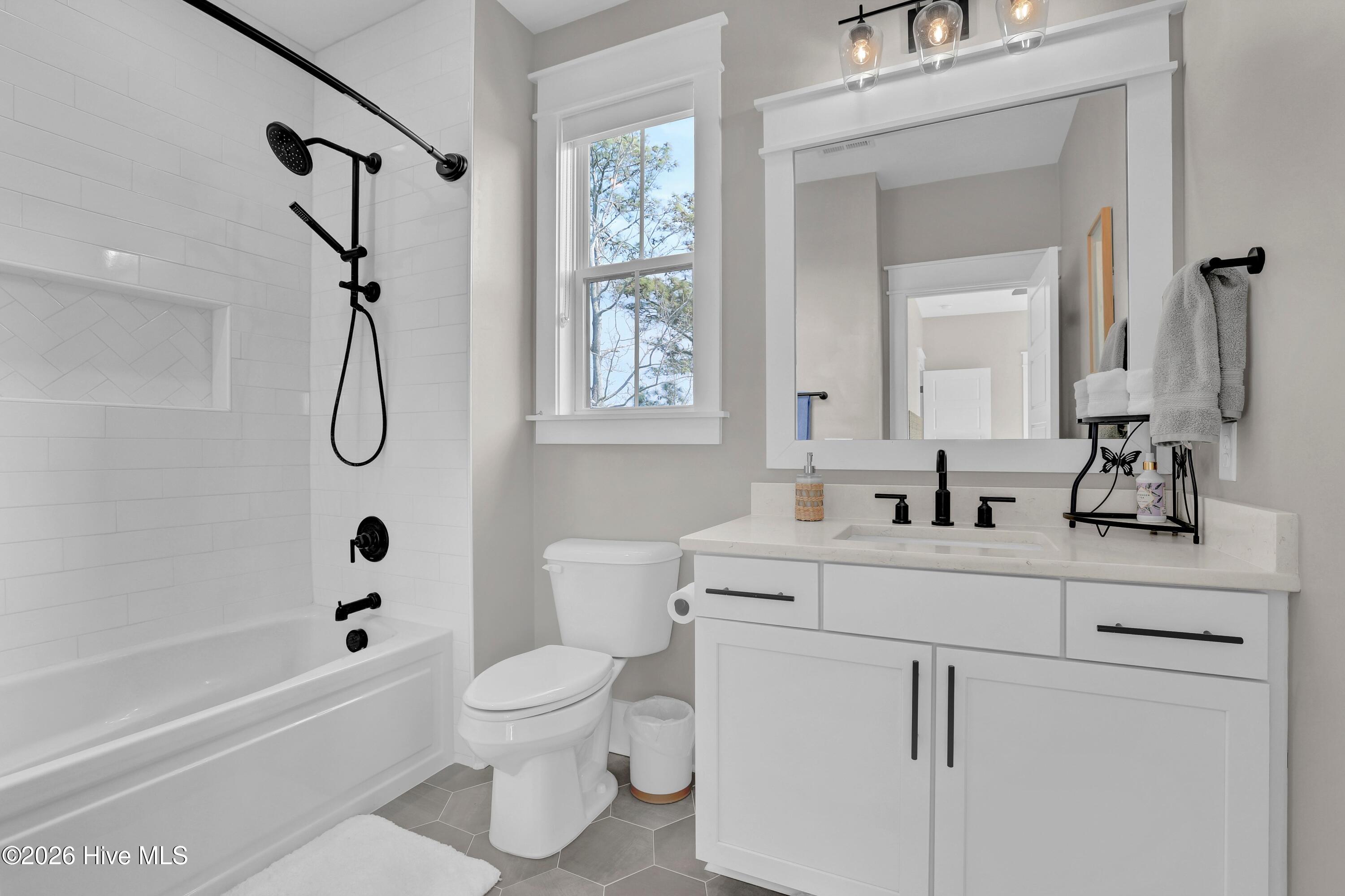 100564139 | Photo 33