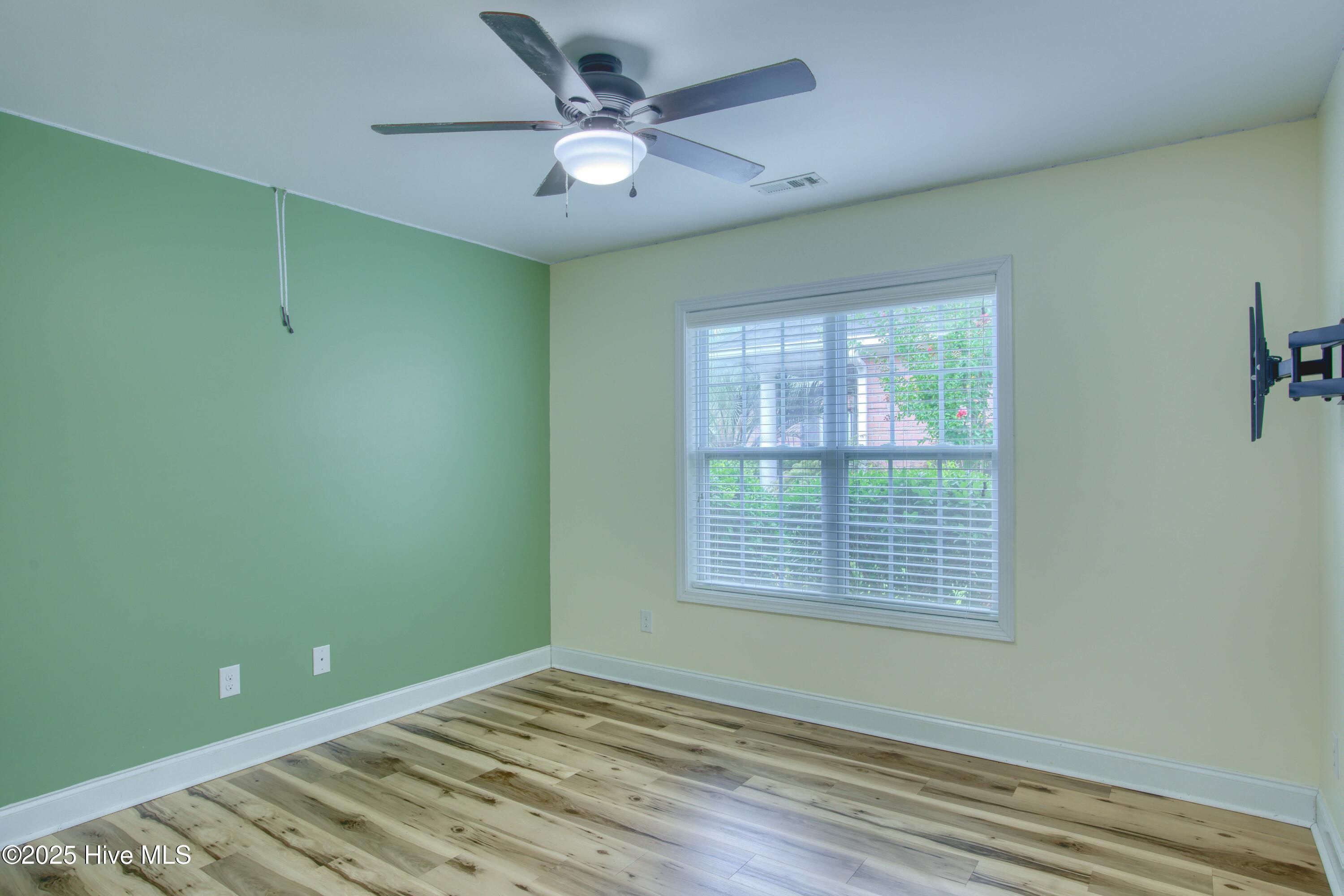 100520505 | Photo 21