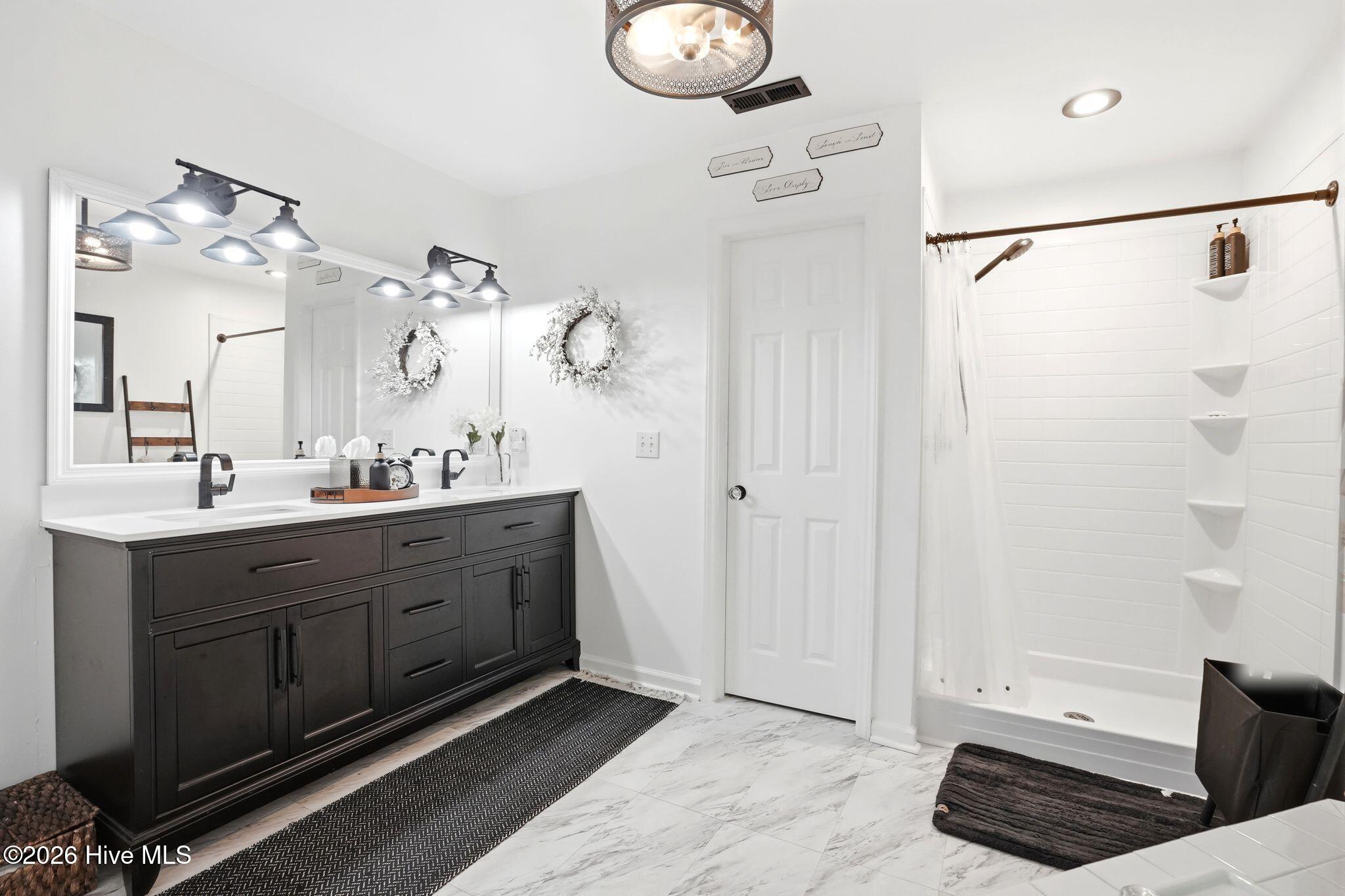 100566564 | Photo 29