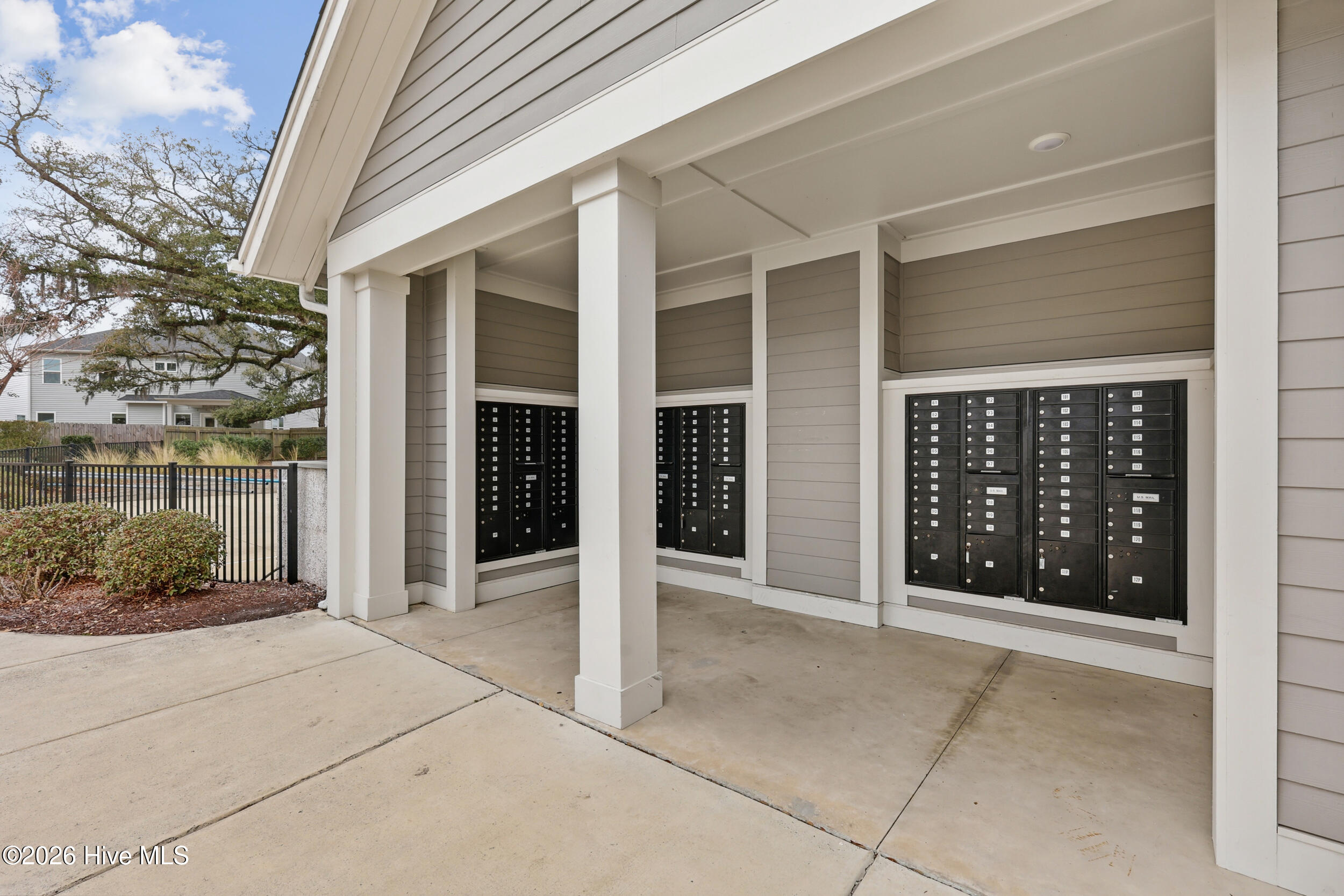 100565855 | Photo 58