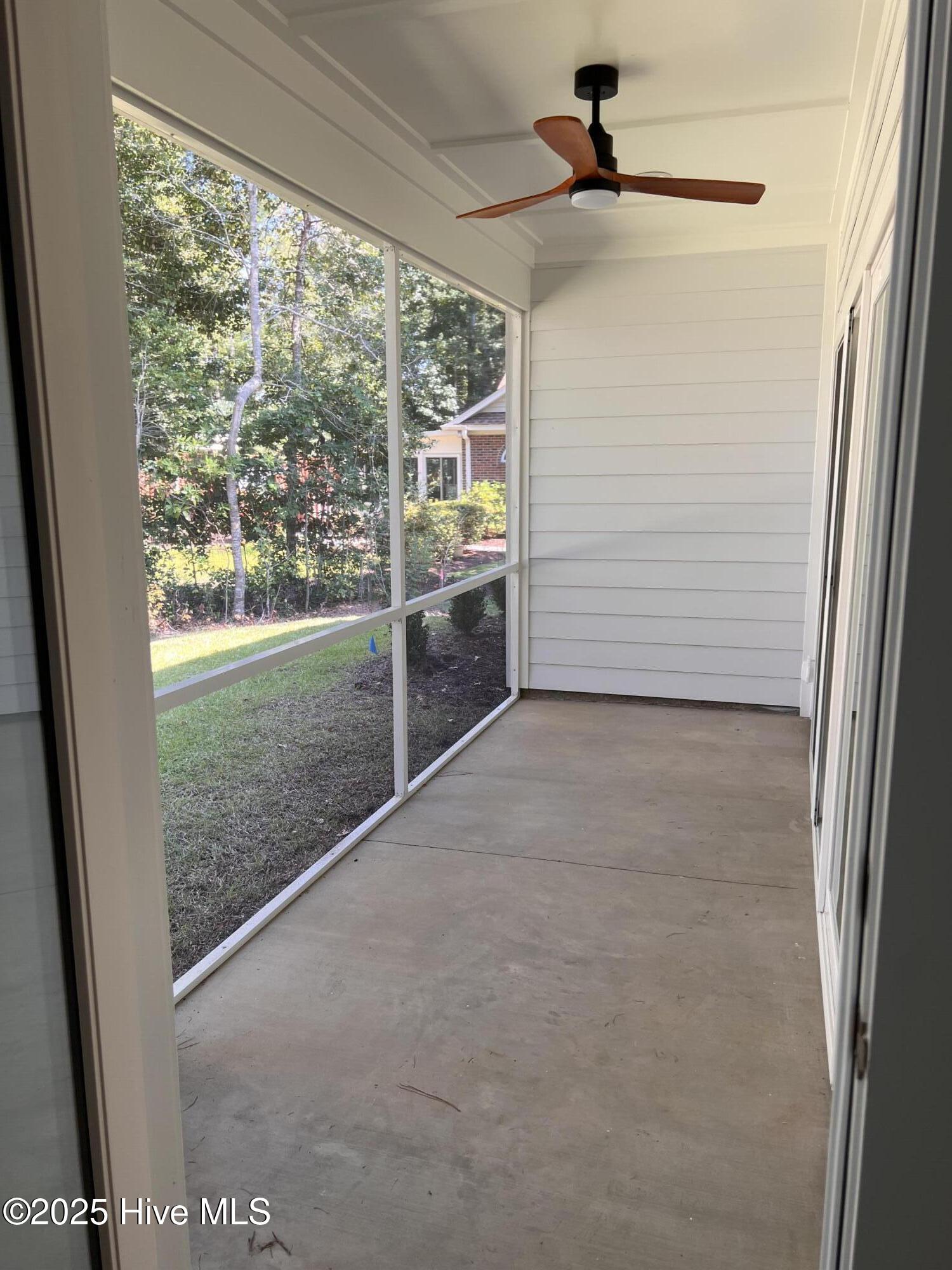 100502261 | Photo 28