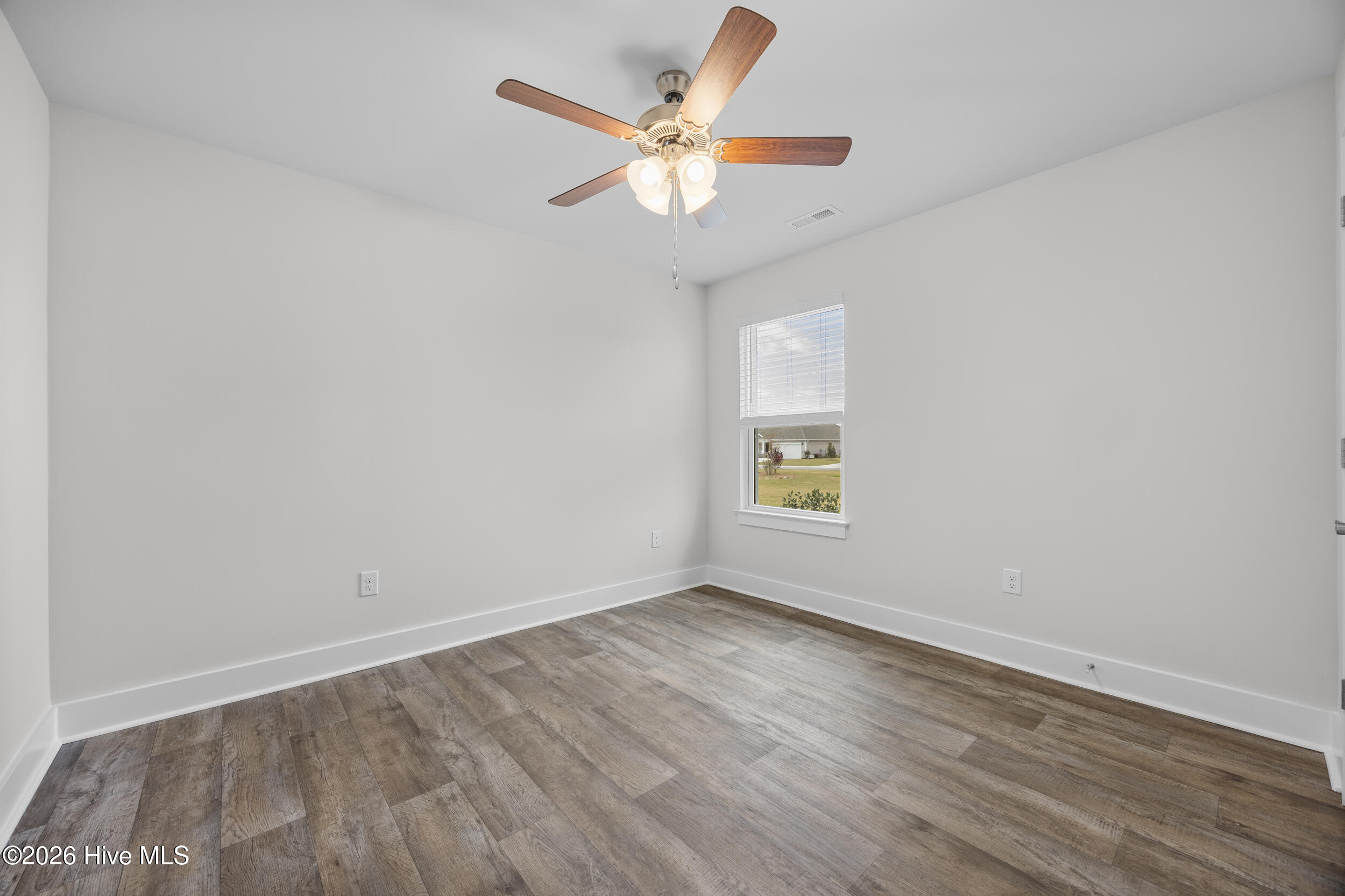 100563426 | Photo 12